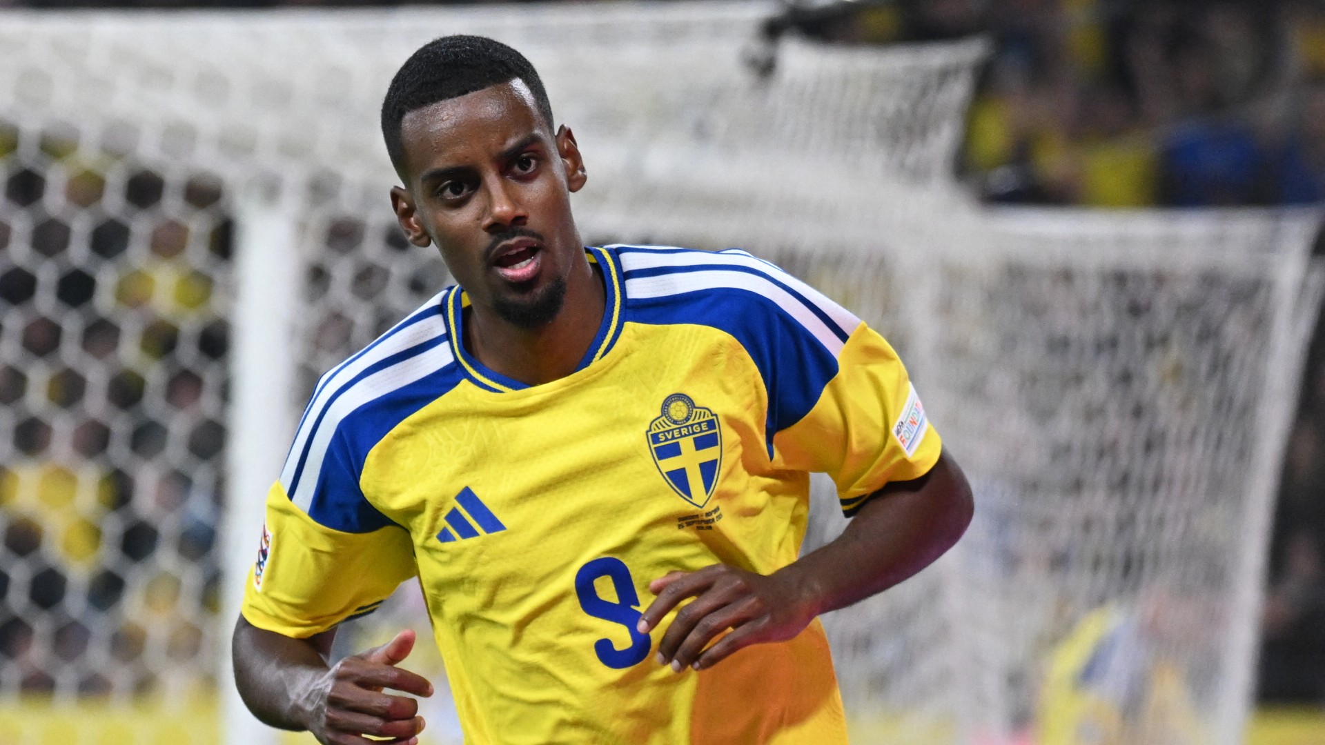 Isak suffers 'minor injury'