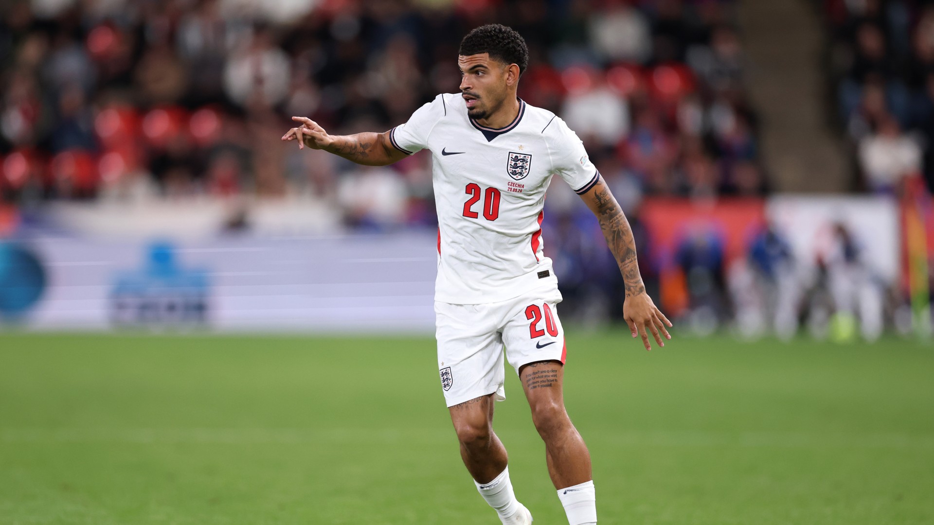 Gibbs-White wants Euro 2028 place