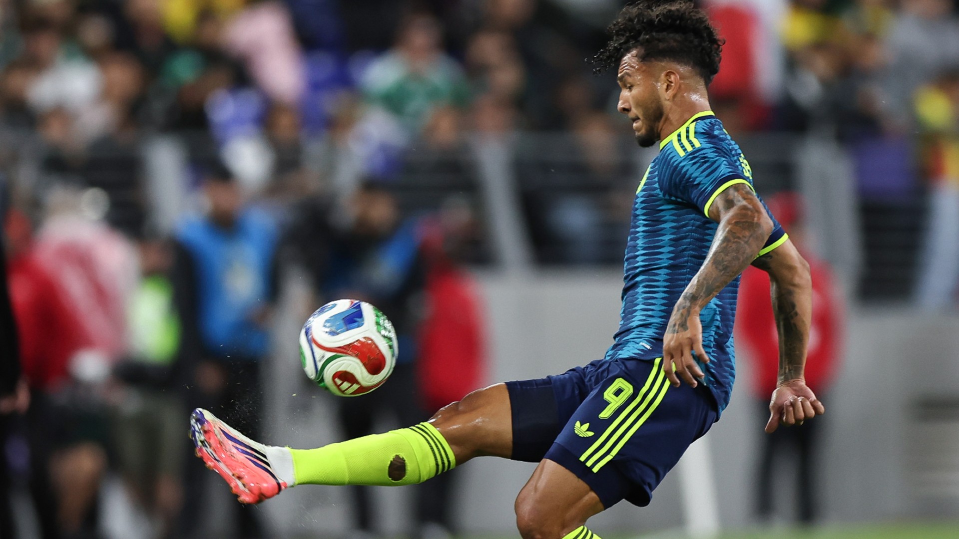 Colombia must support Suarez more