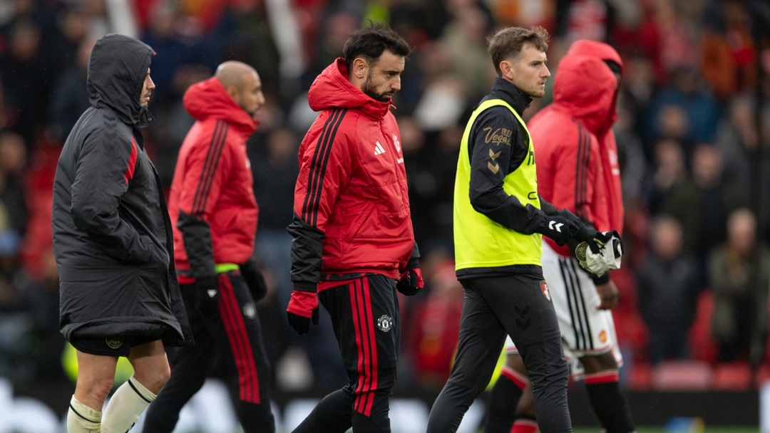 Hit 6 Form Neville hits out at Man Utd players as pressure mounts on Carrick ...
