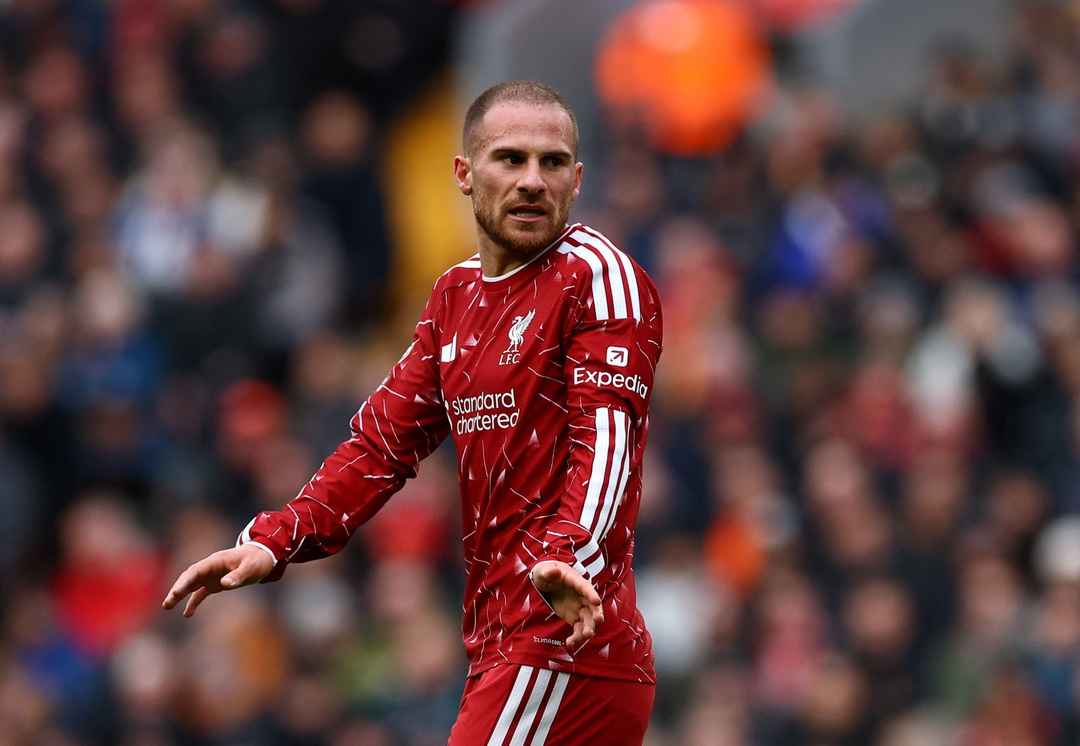 Alexis Mac Allister dengan seragam Liverpool