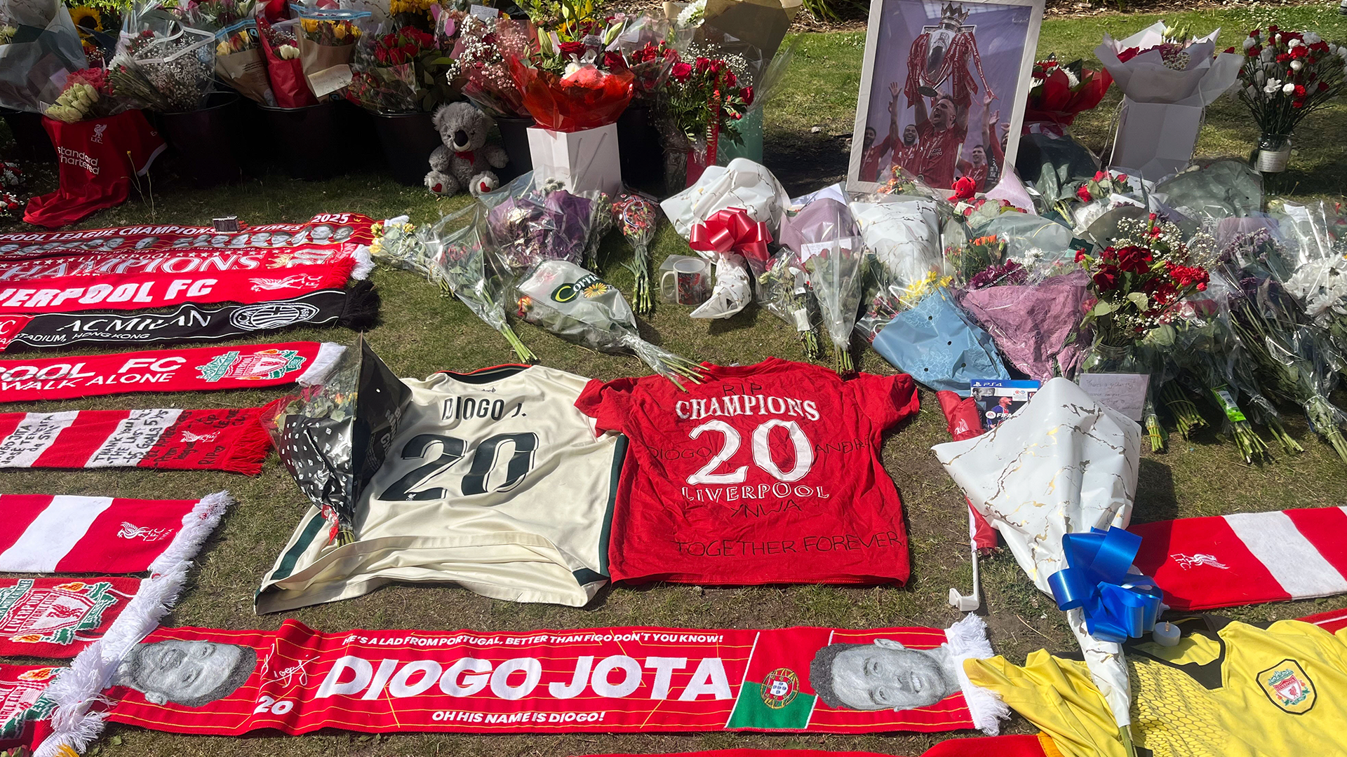 Altar a Diogo Jota en Anfield
