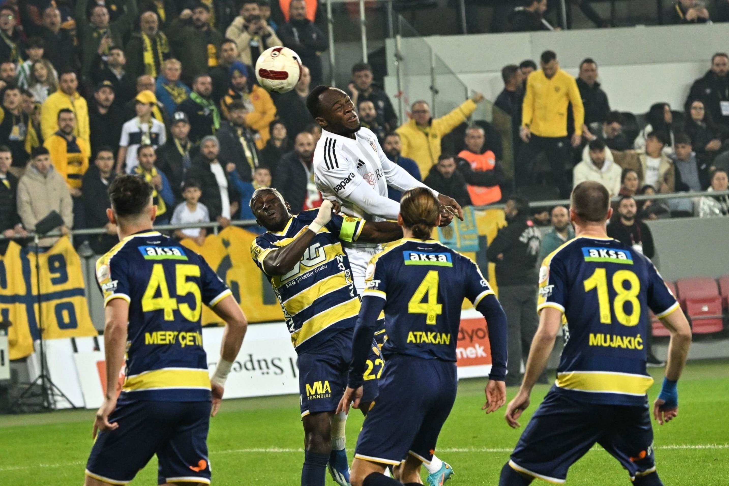 Ankaragücü y Beşiktaş no pasan del empate