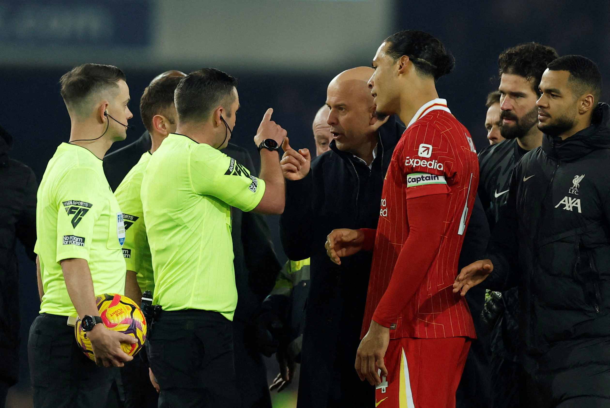 Arne Slot arbitre Everton