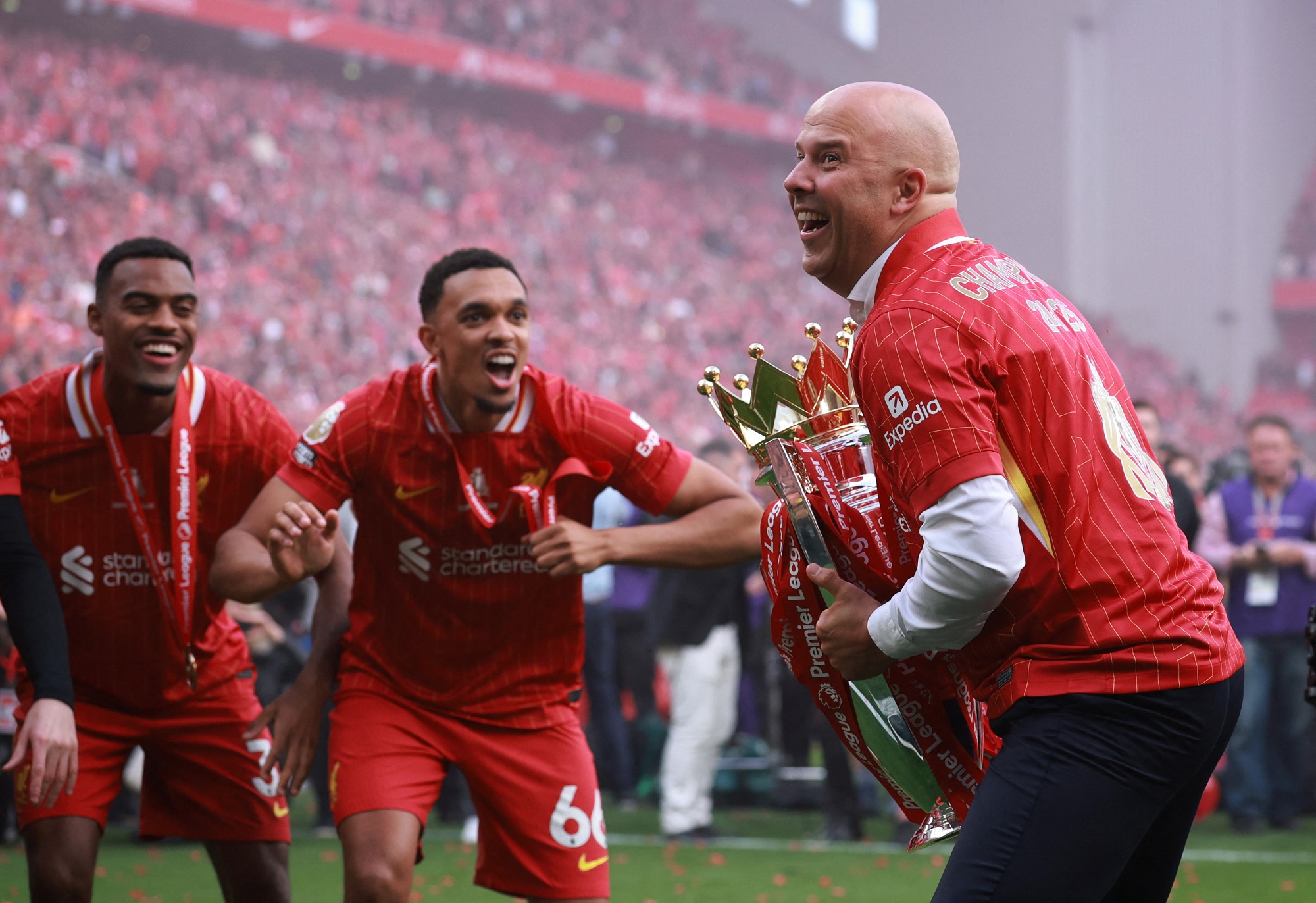 Arne Slot celebrates