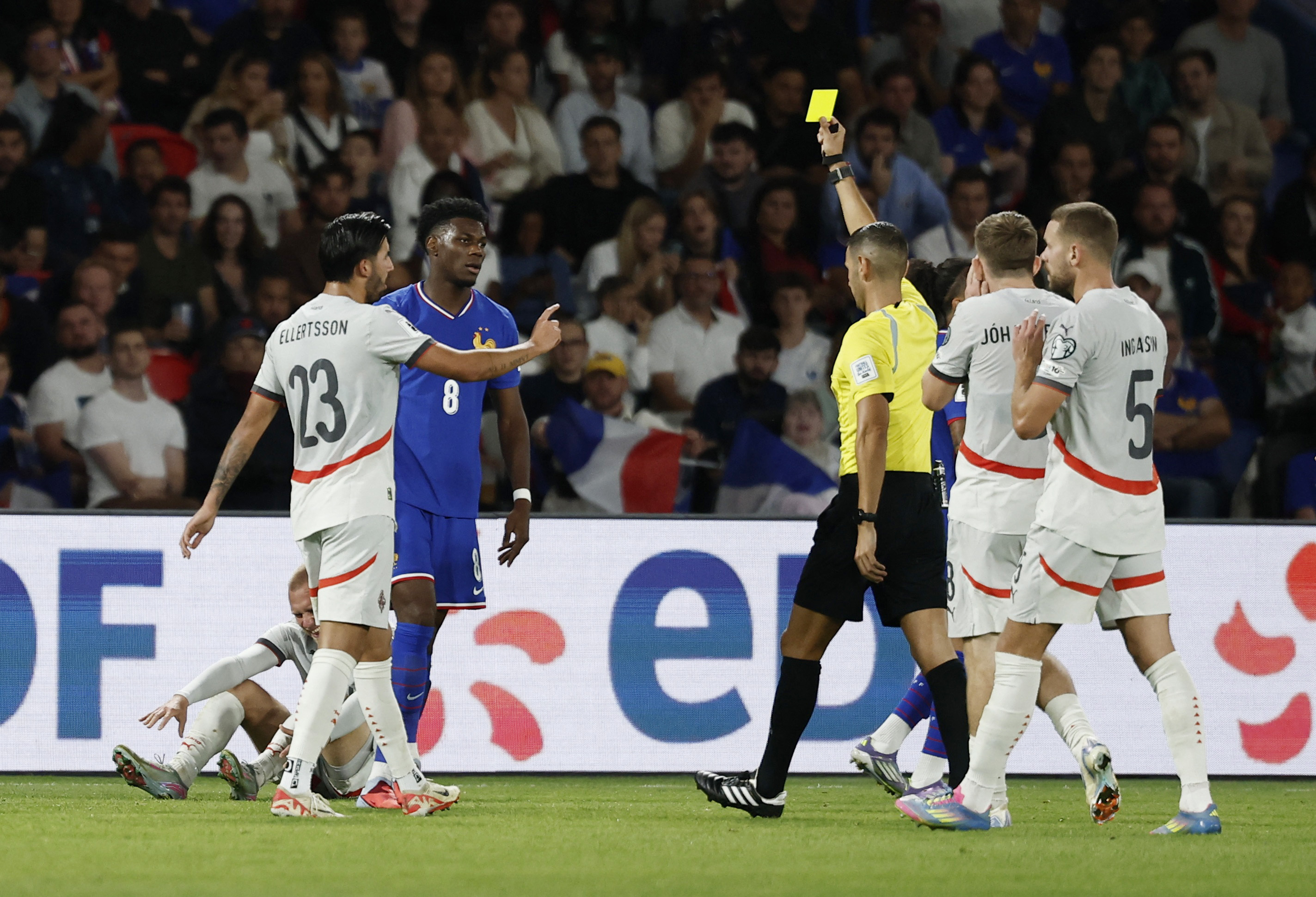 Aurélien Tchouaméni carton Islande