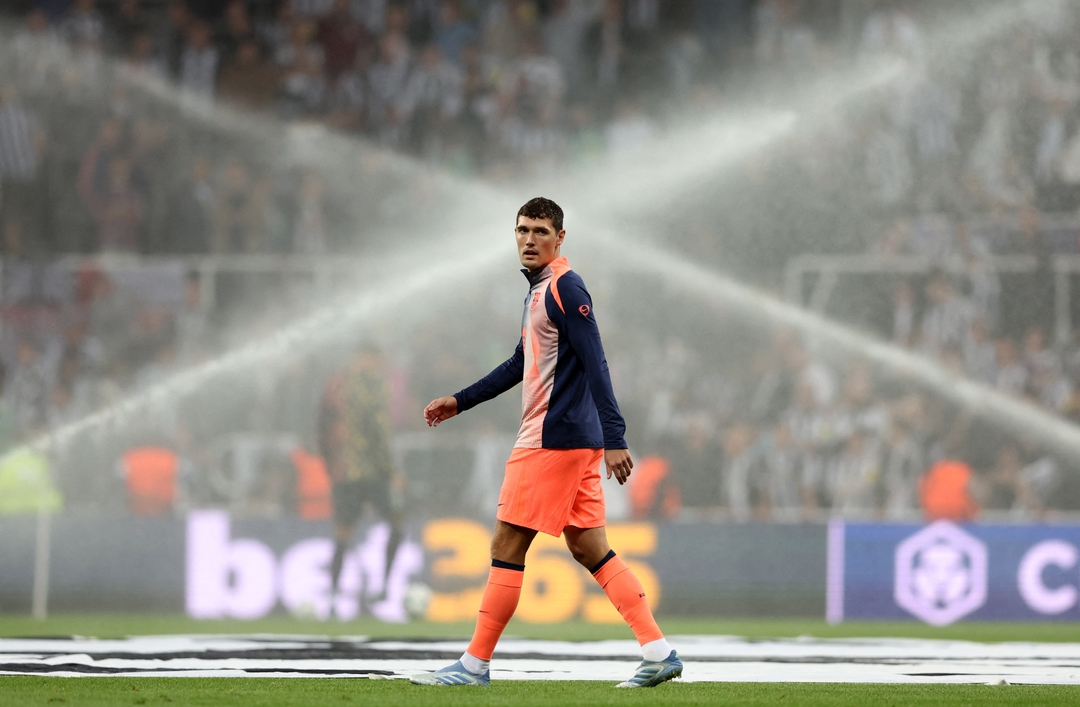 برشلونة يعلن تمديد عقد الدانماركي كريستنسن
