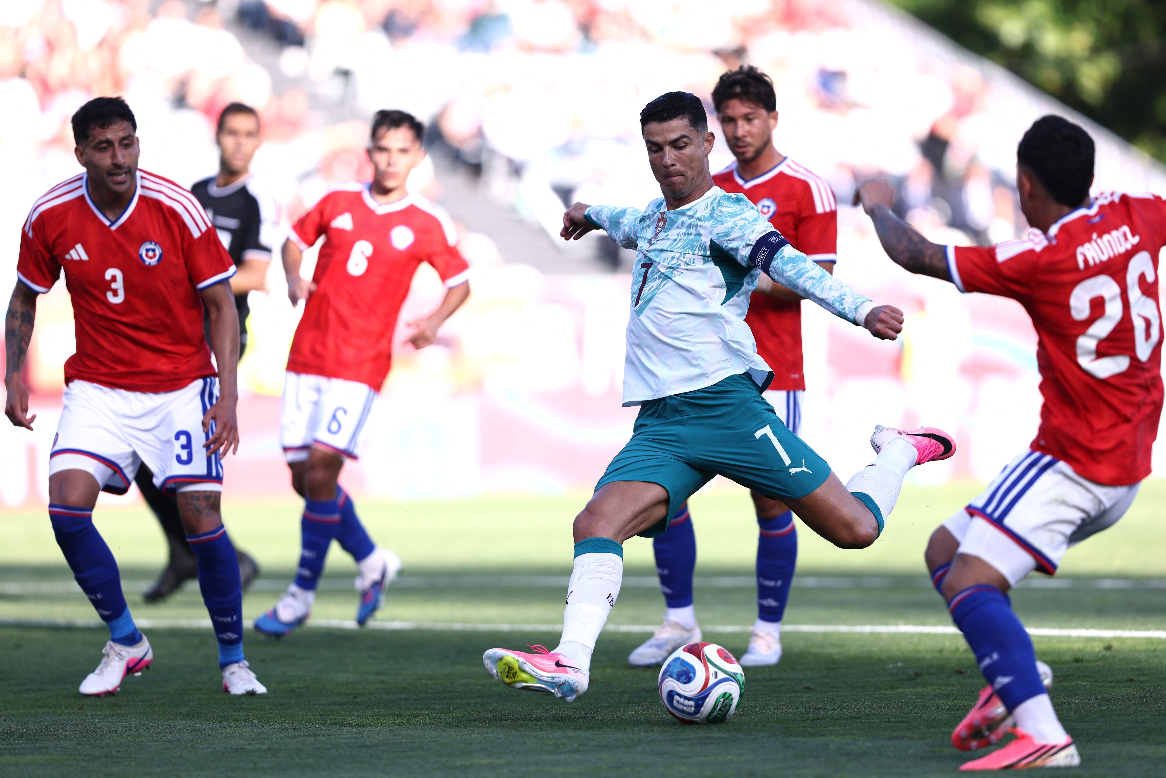 Cristiano_Ronaldo_Portugal_Chile