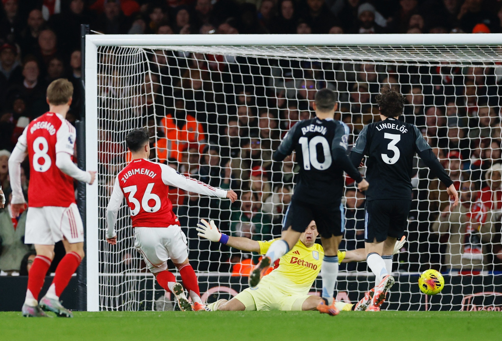 Dibu Martínez discutió con aficionados