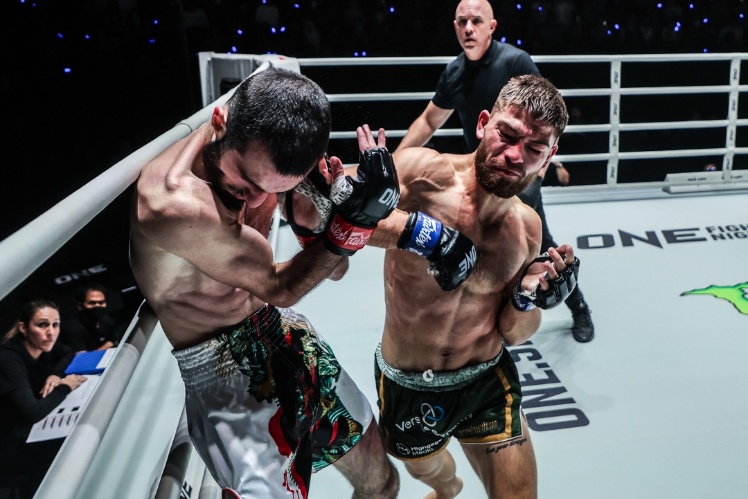 Streaking Apiwat Faces Surging Panpadej, Former World Title Challengers Barboza And Zhang Meet At ONE Friday Fights 142