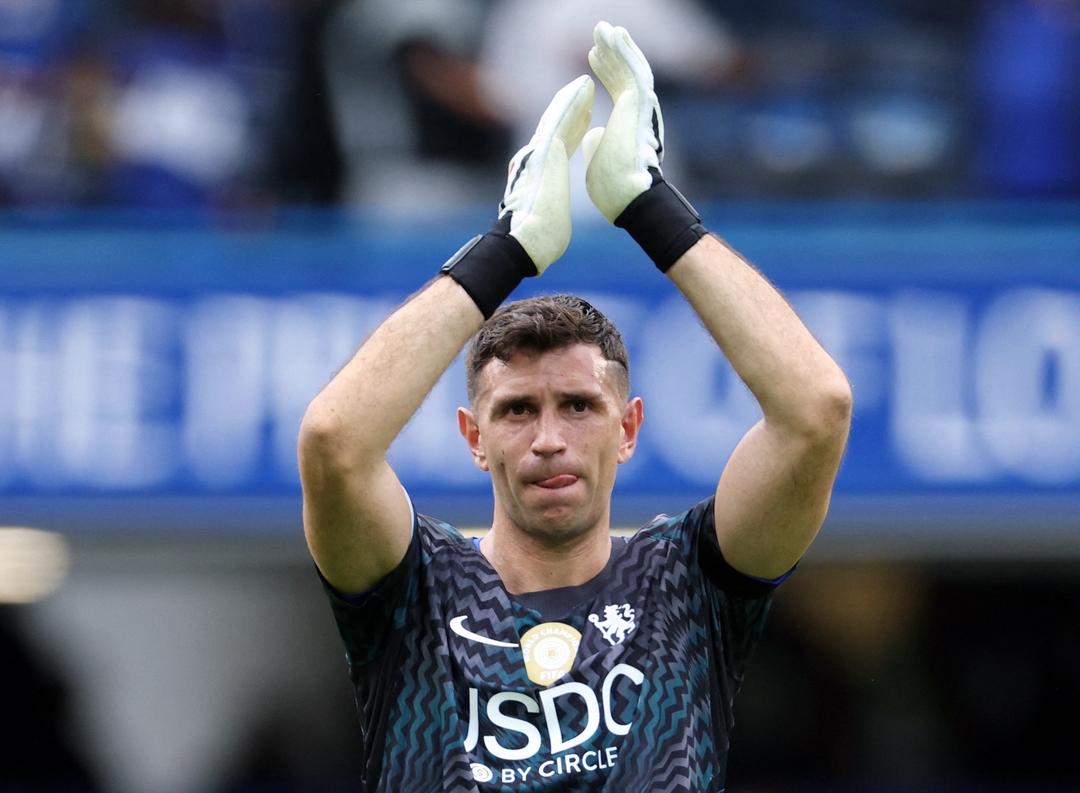 Dibu Martínez Speaks Out After Suffering a Broken Jaw | beIN SPORTS