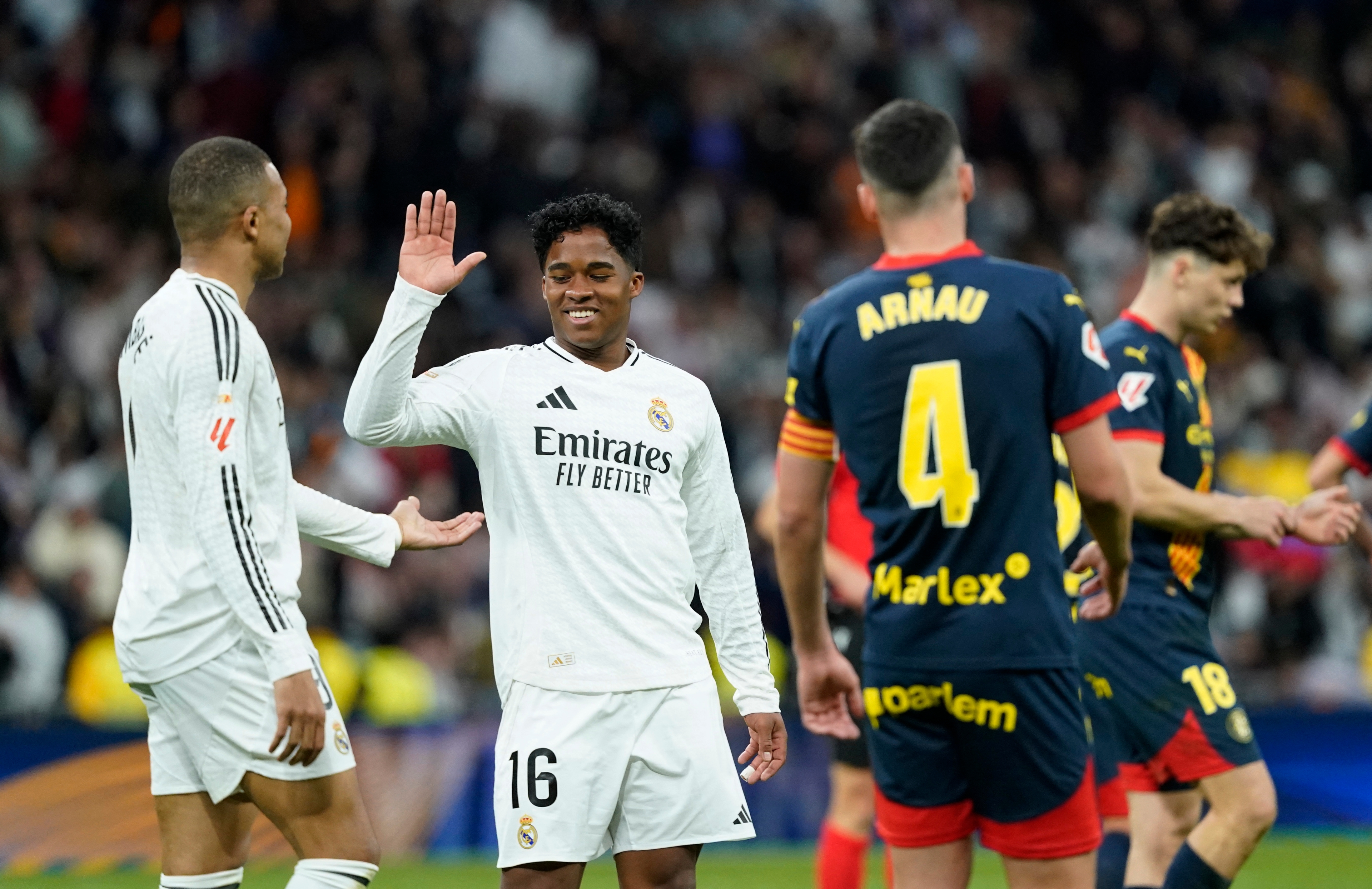 Endrick main Mbappé