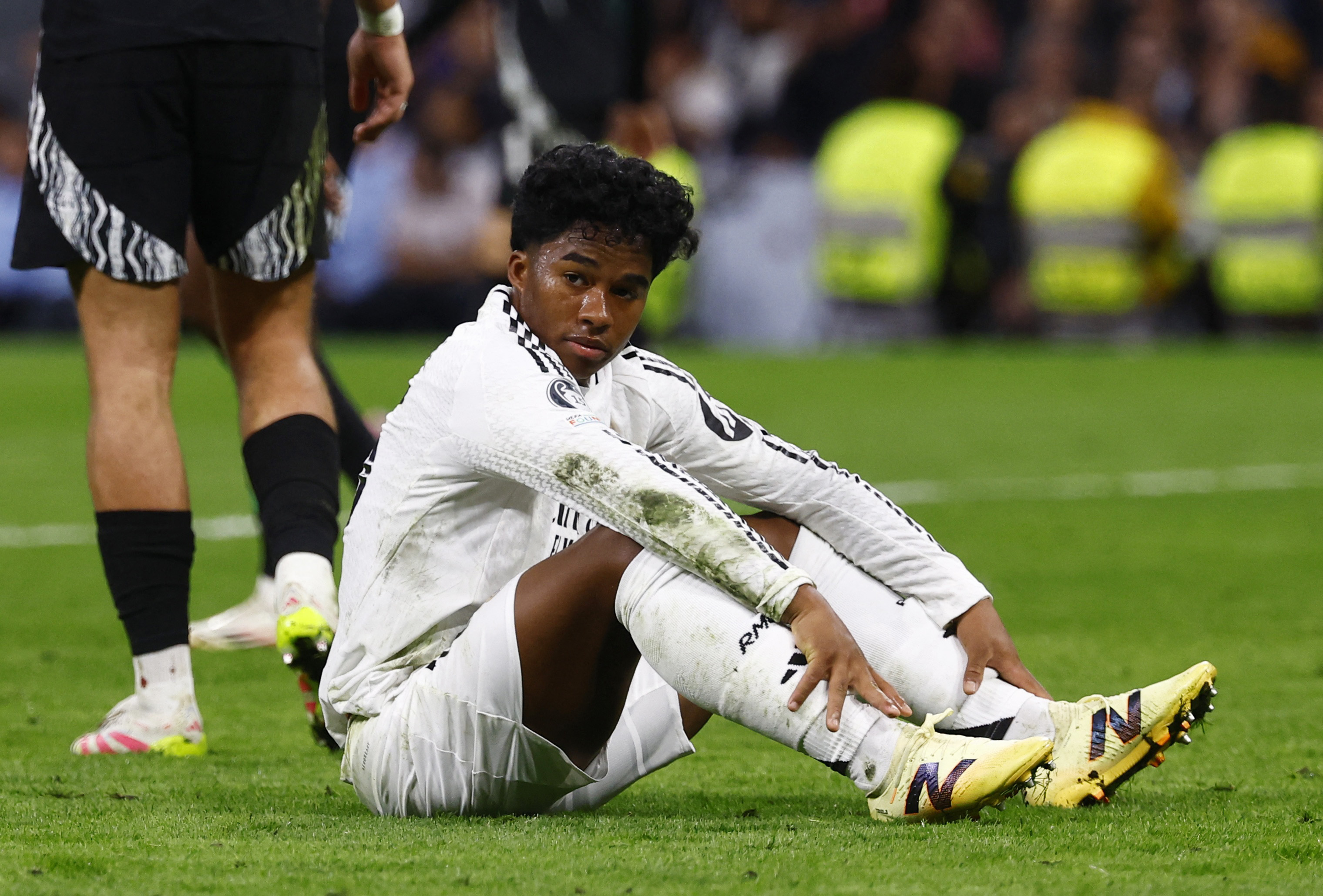 Endrick real pelouse assis