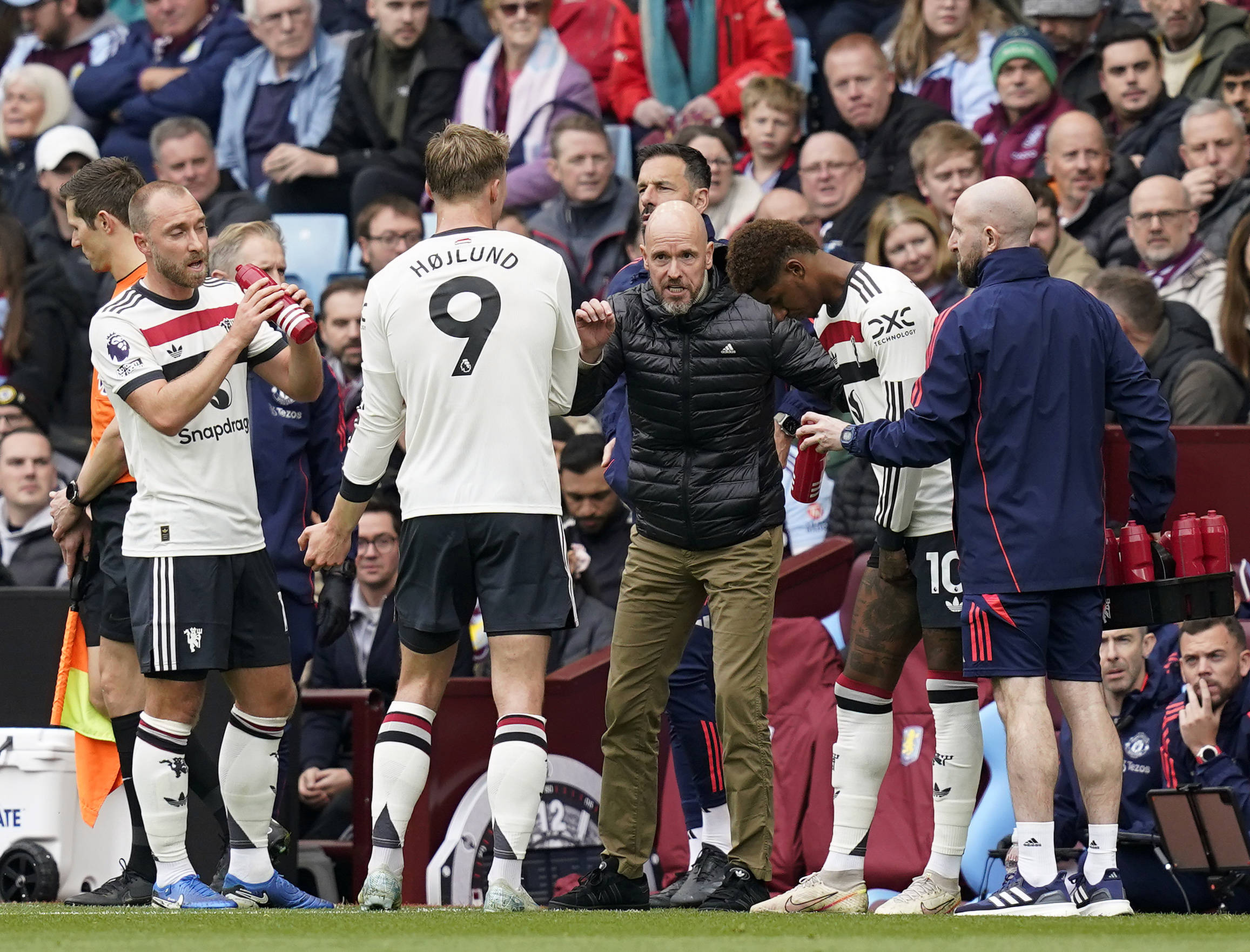 Erik ten Hag parle à ses attaquants