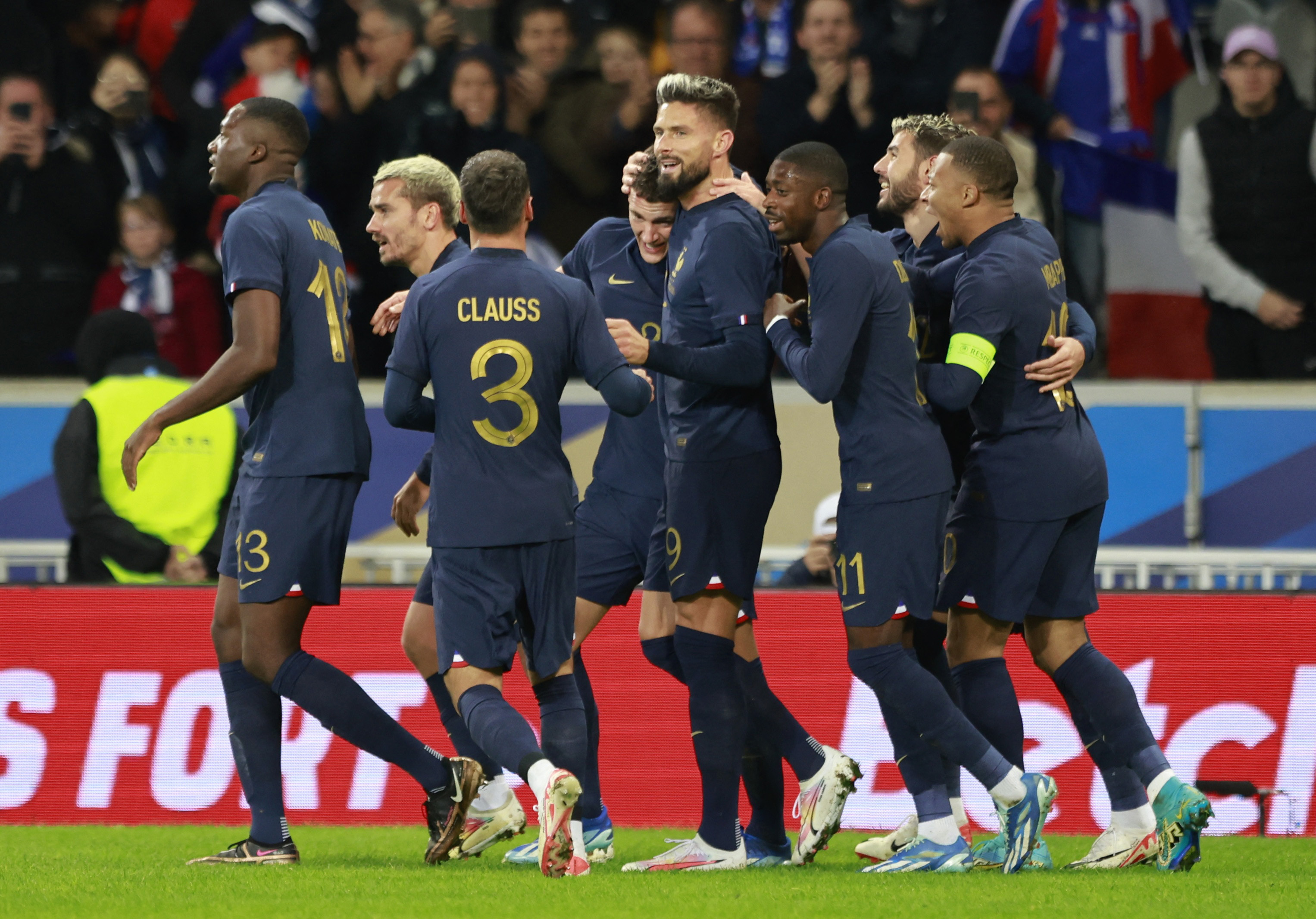Francia golea 4-1 a Escocia en amistoso