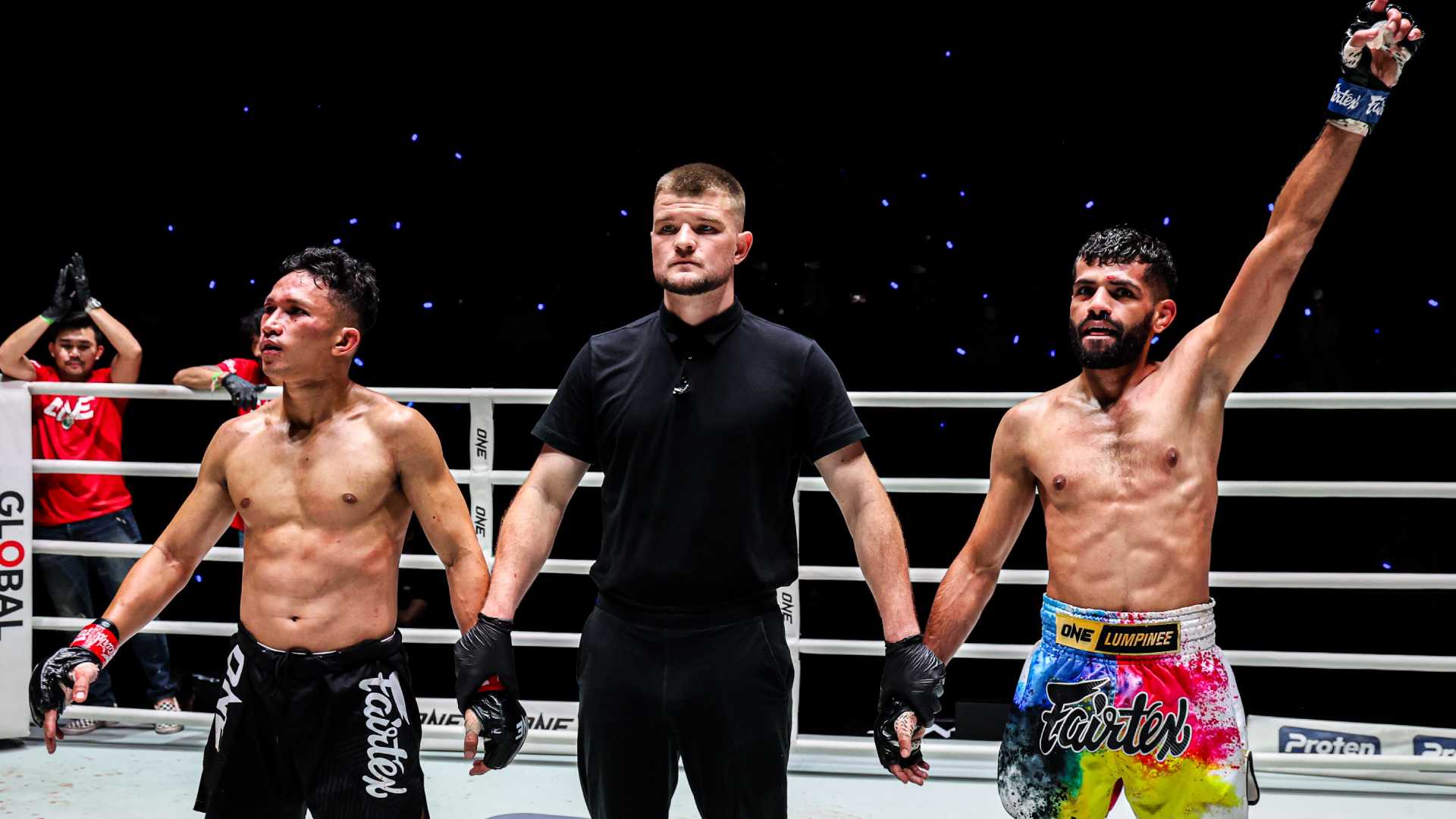 Hamidi defeats Watcharaphon