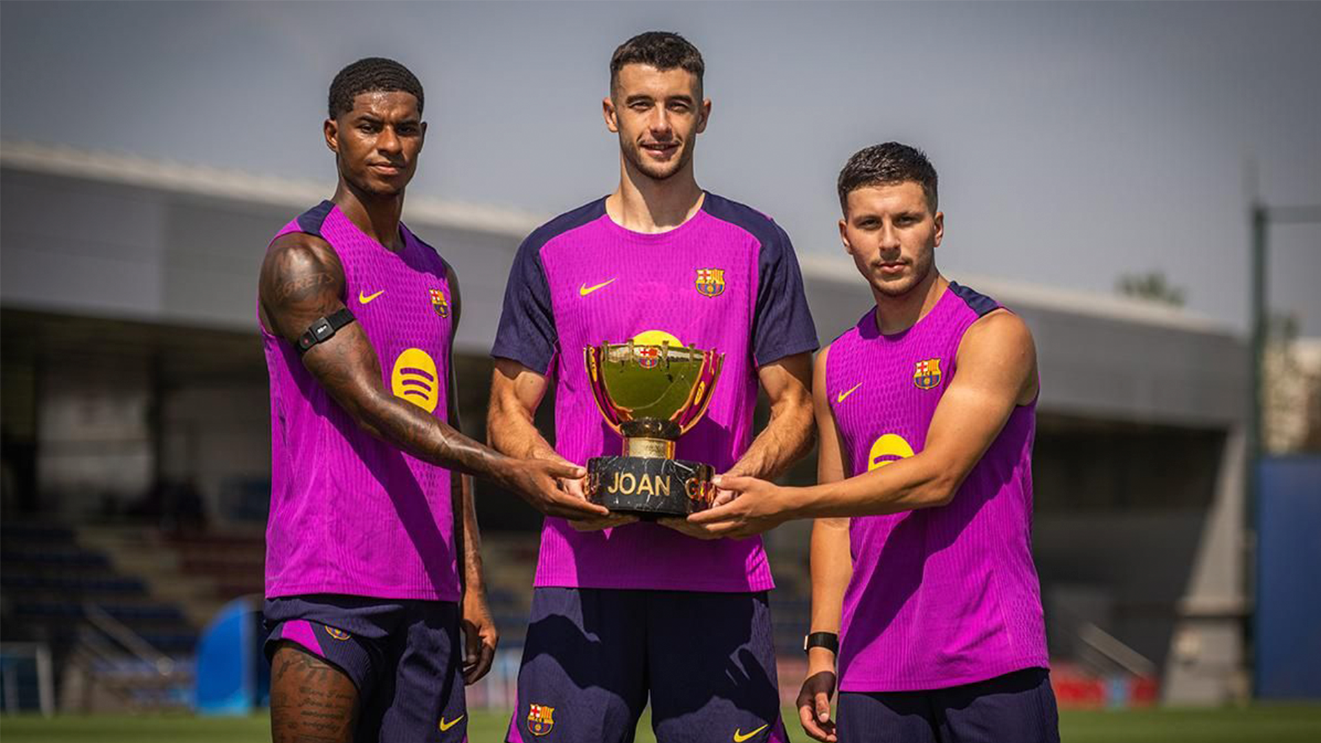 Joan Garcia, Marcus Rashford y Roony Bardghji