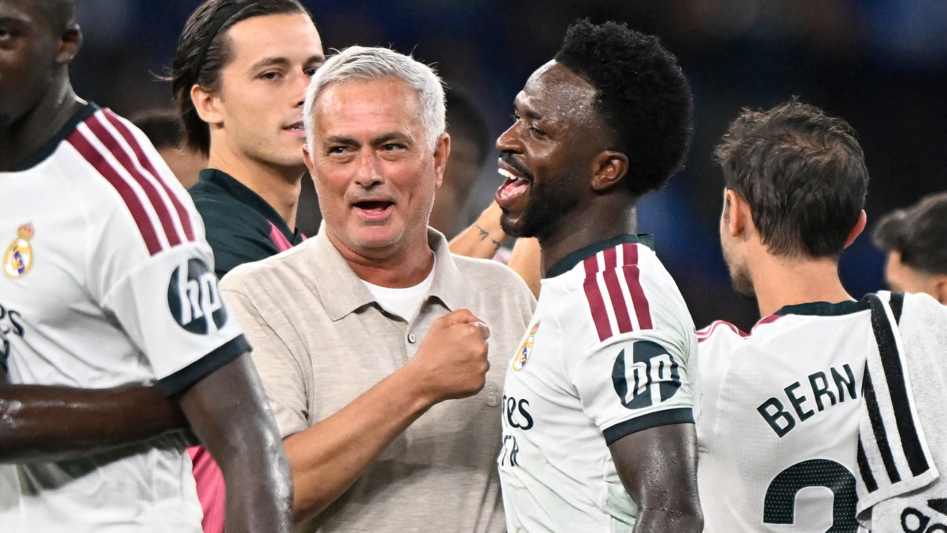 José Mourinho y Vinícius Júnior