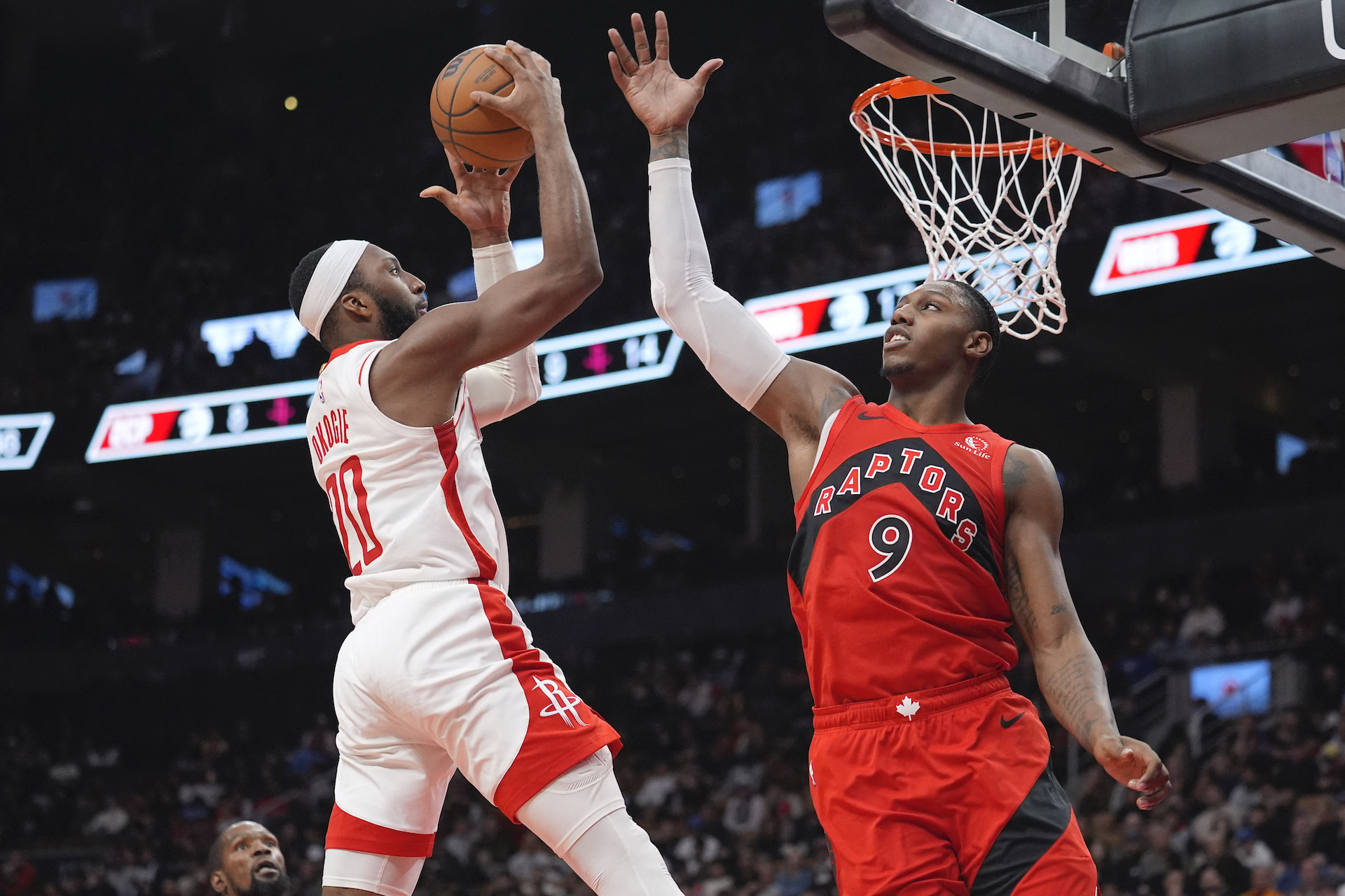 Josh Okogie (Rockets) et RJ Barrett (Raptors)