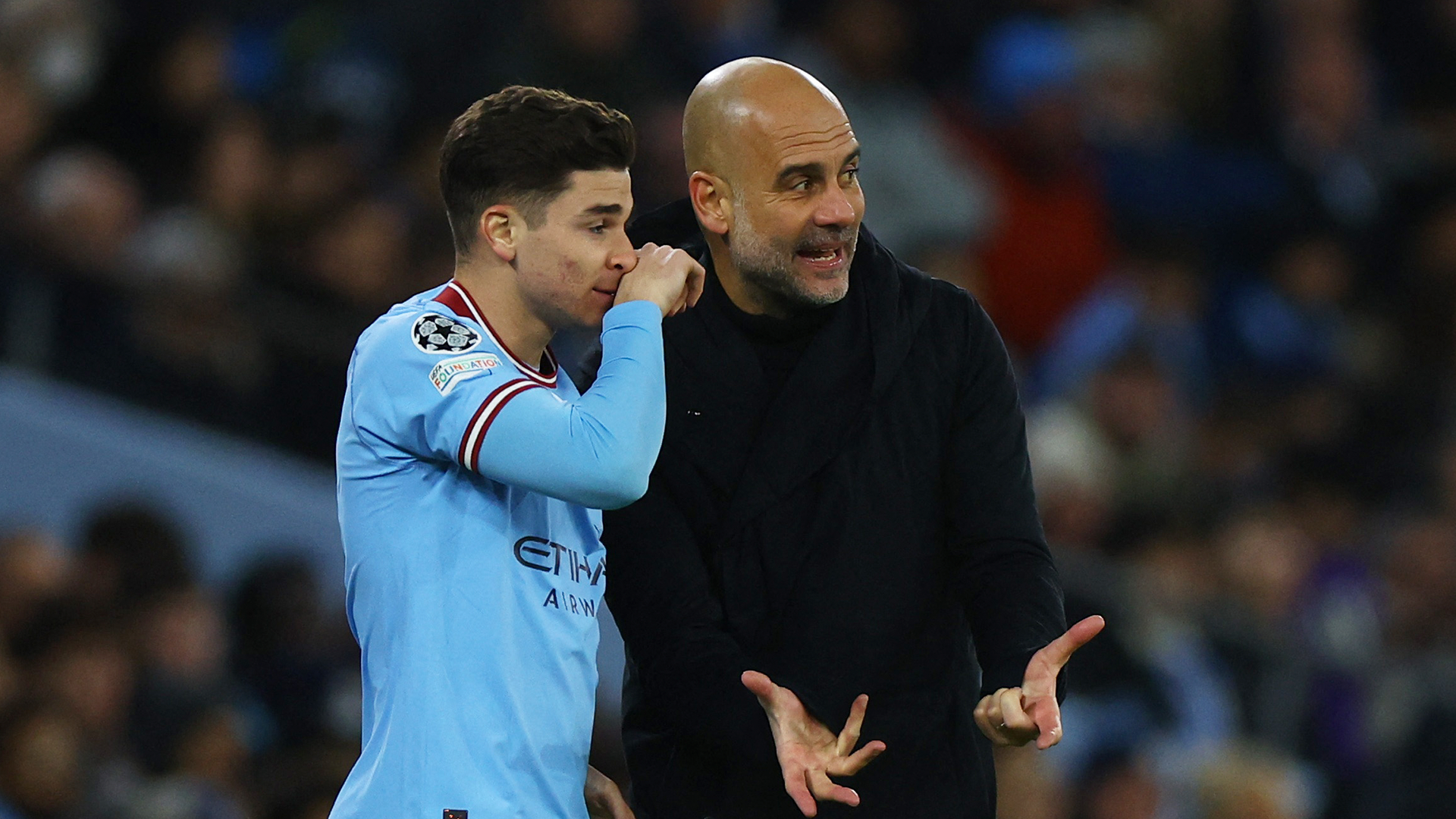 Julián Álvarez y Pep Guardiola