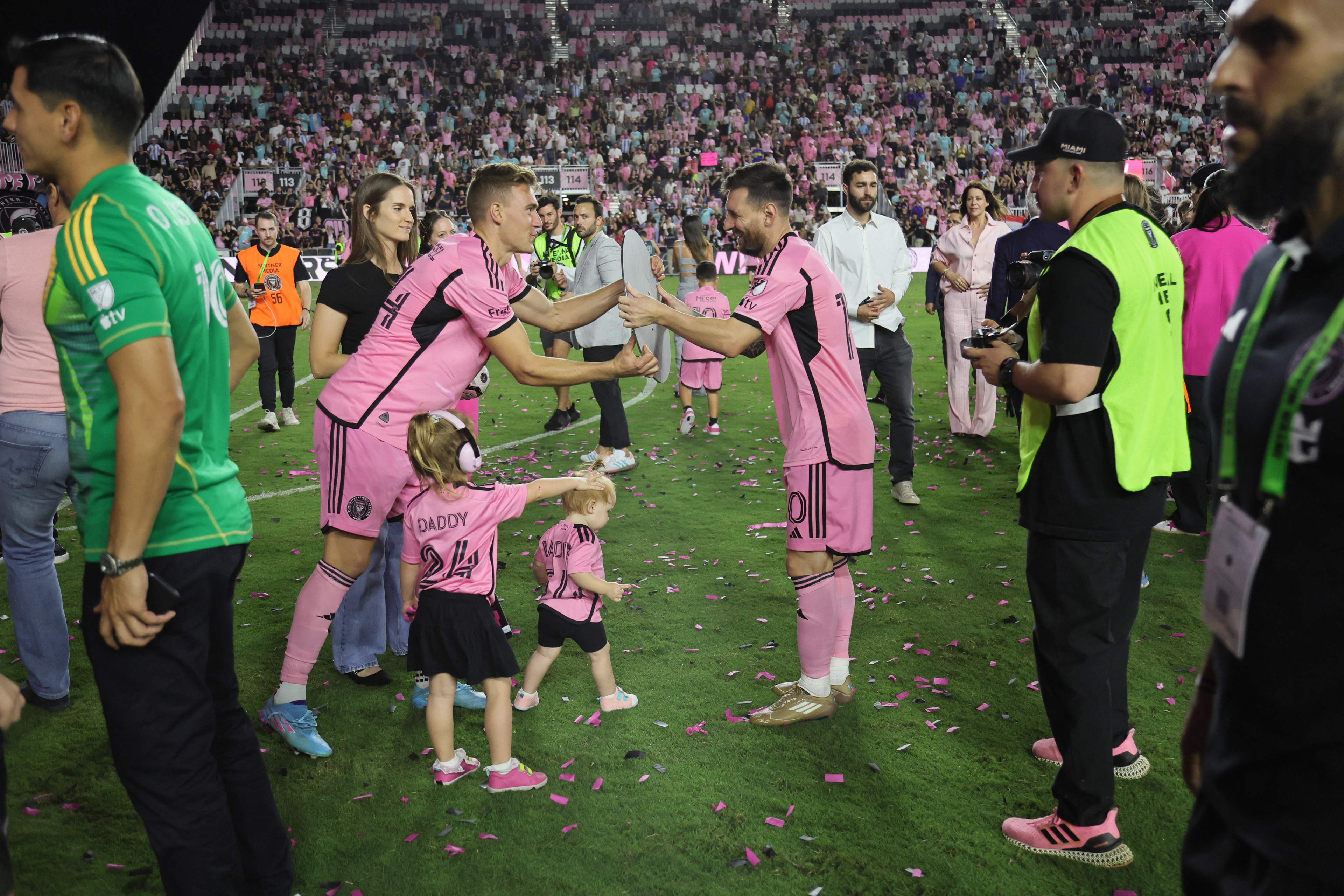 Julian Gressel et Lionel Messi