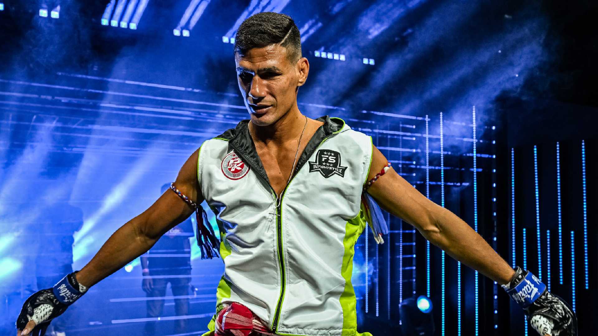 Julio Lobo main