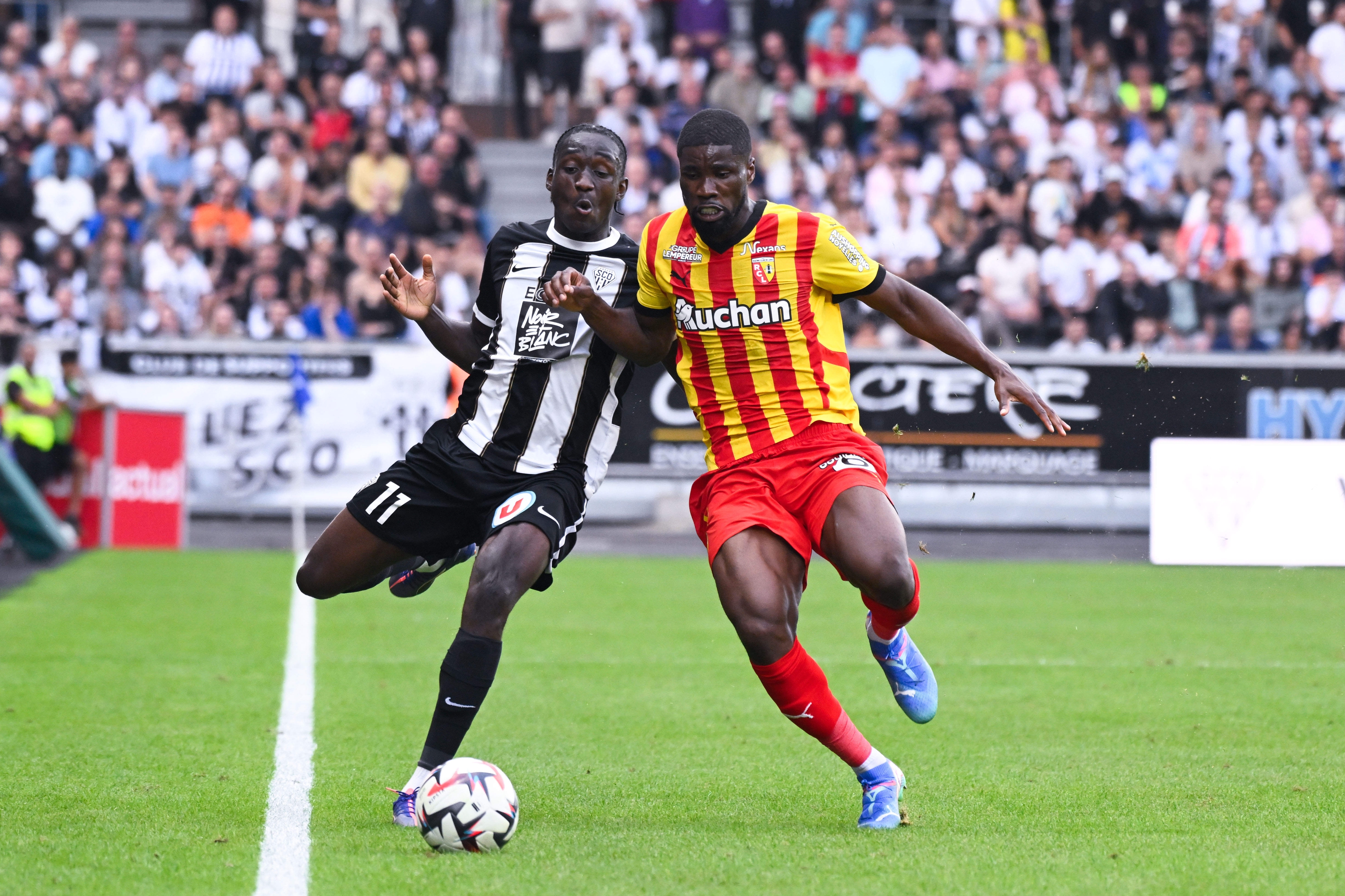 Kevin Danso contre Angers