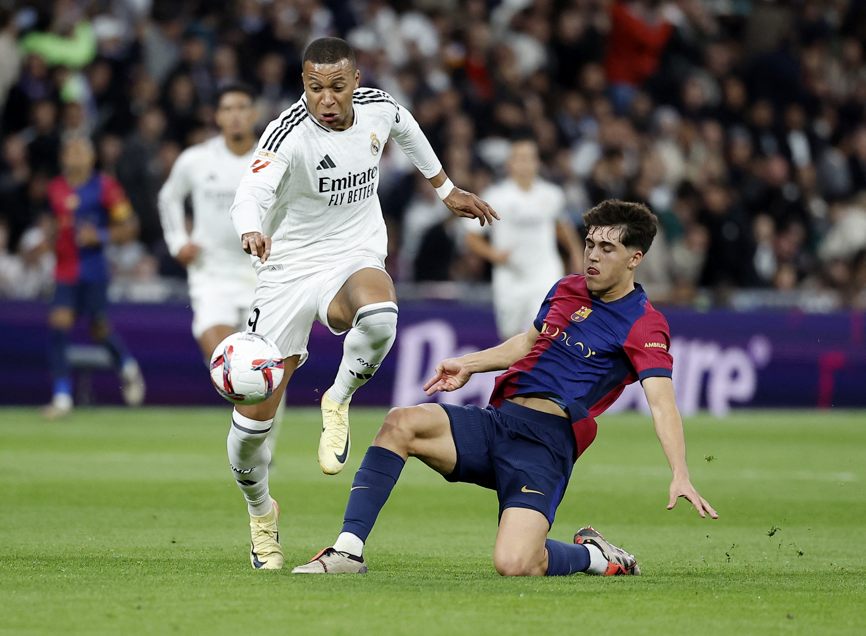 Kylian Mbappé et Pau Cubarsi