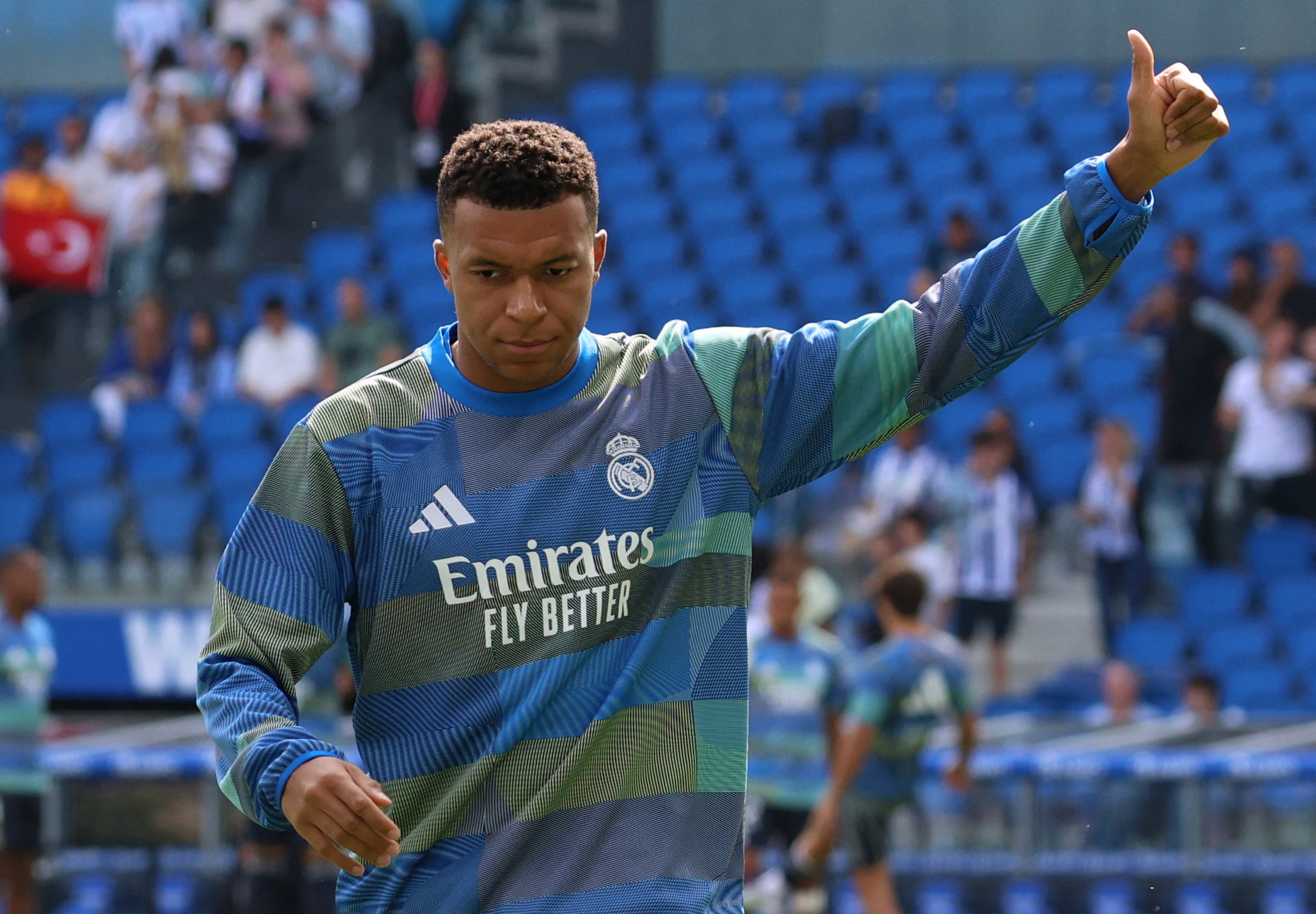 Kylian Mbappé pouce