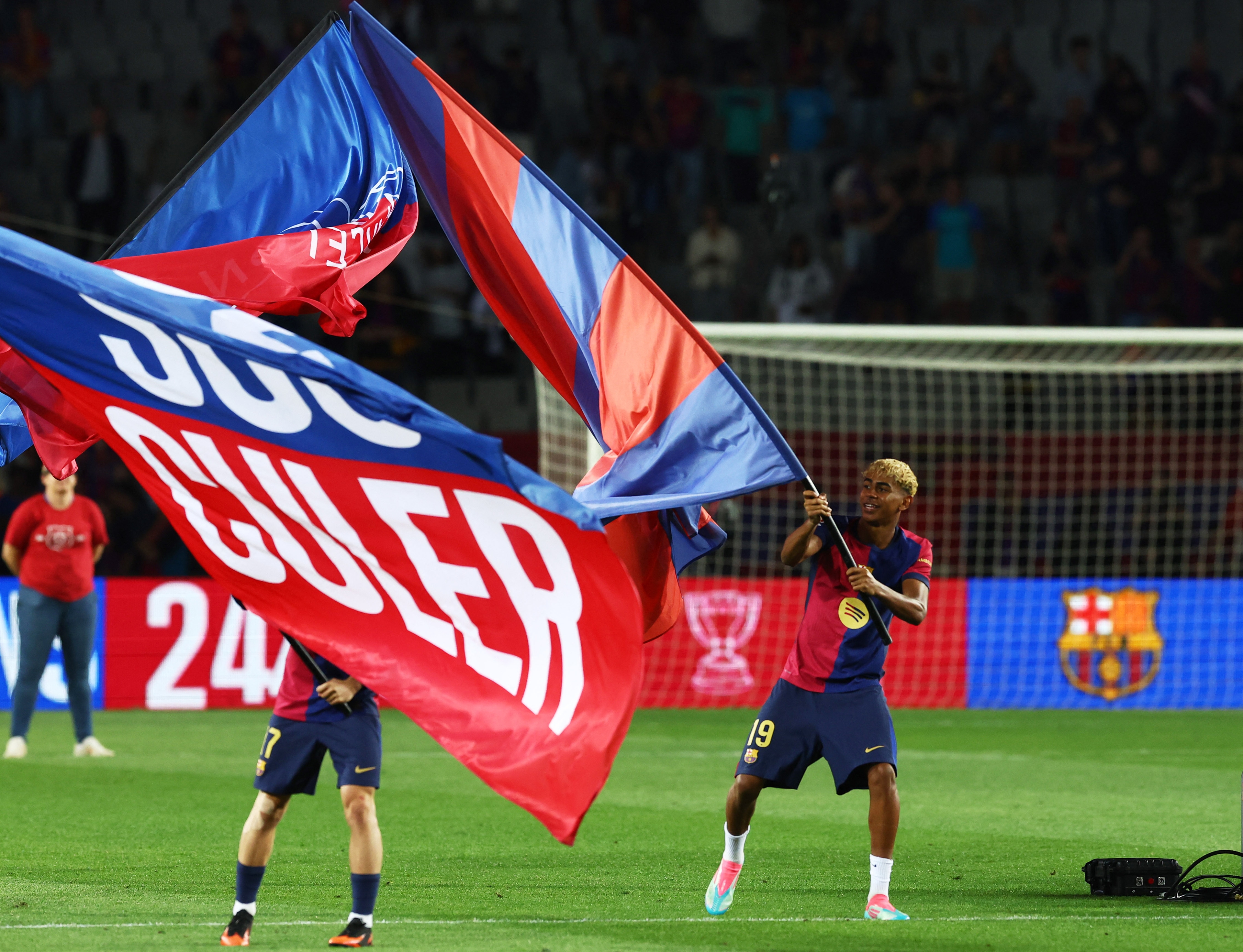Lamine Yamal drapeau FC Barcelone