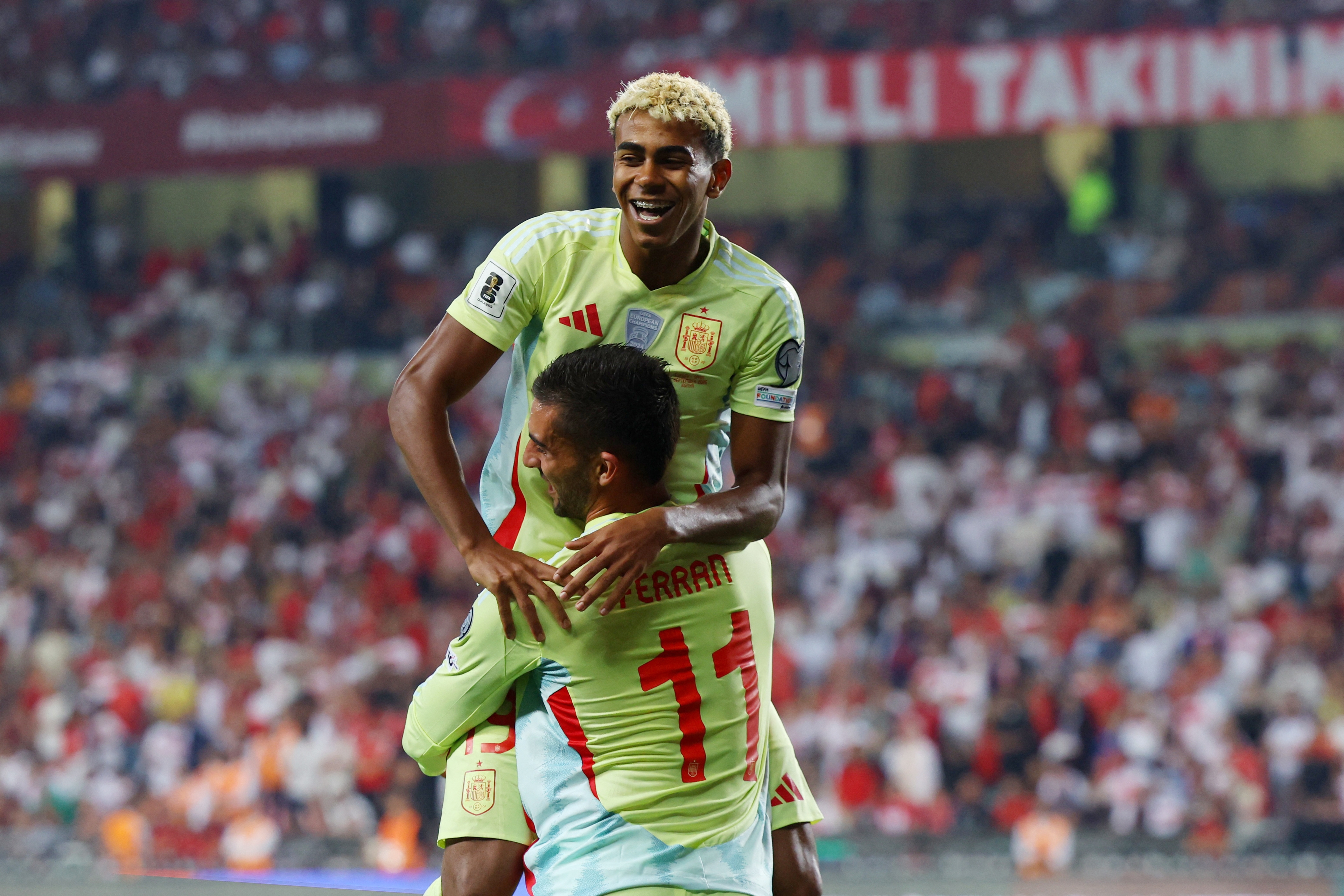 Lamine Yamal et Ferran Torres