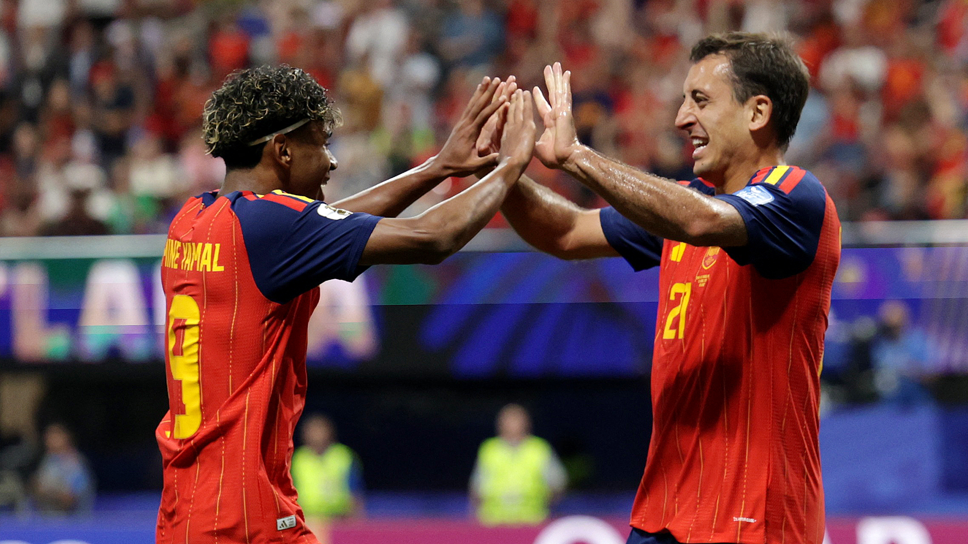 Lamine Yamal y Mikel Oyarzabal
