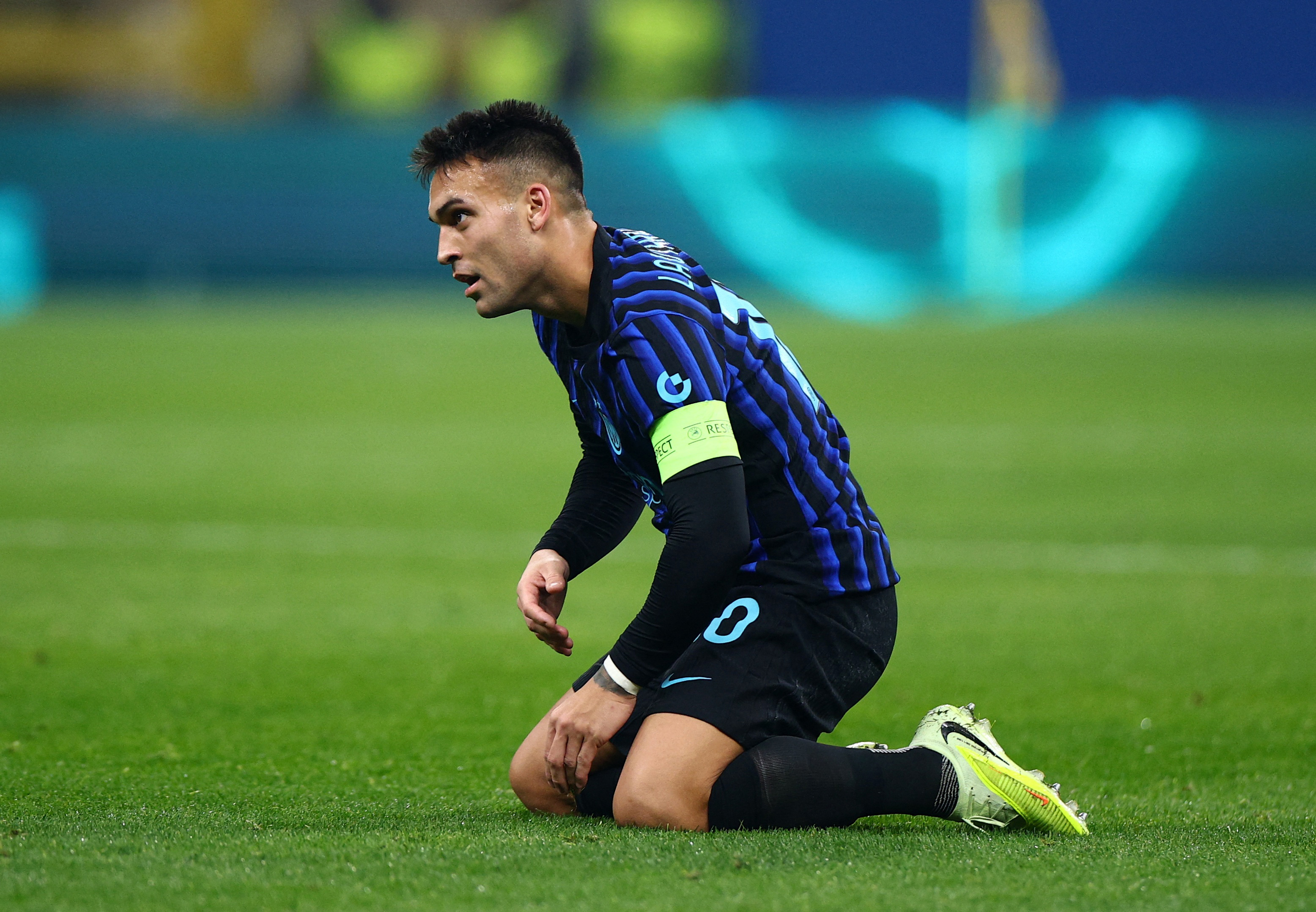 Lautaro Martinez à genoux