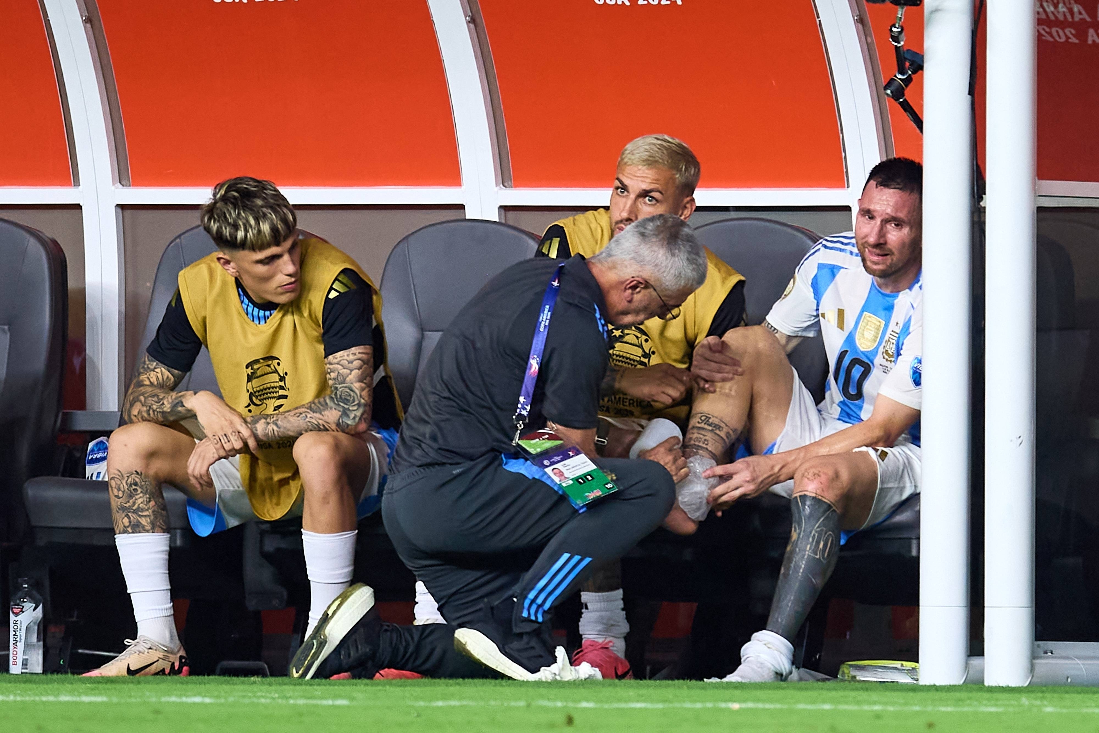 Lionel Messi blessé sur le banc