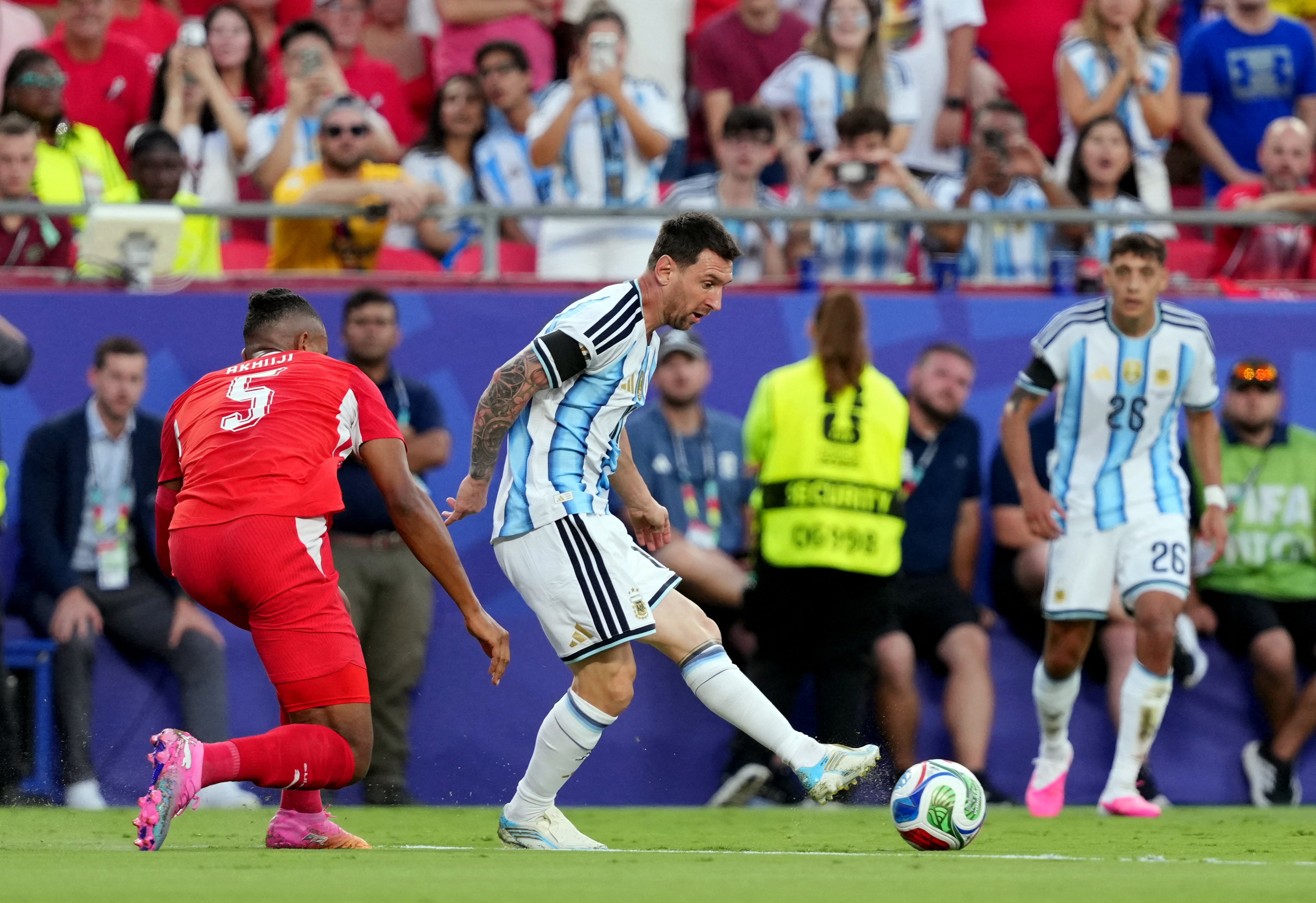 Lionel_Messi_Argentina_Suiza