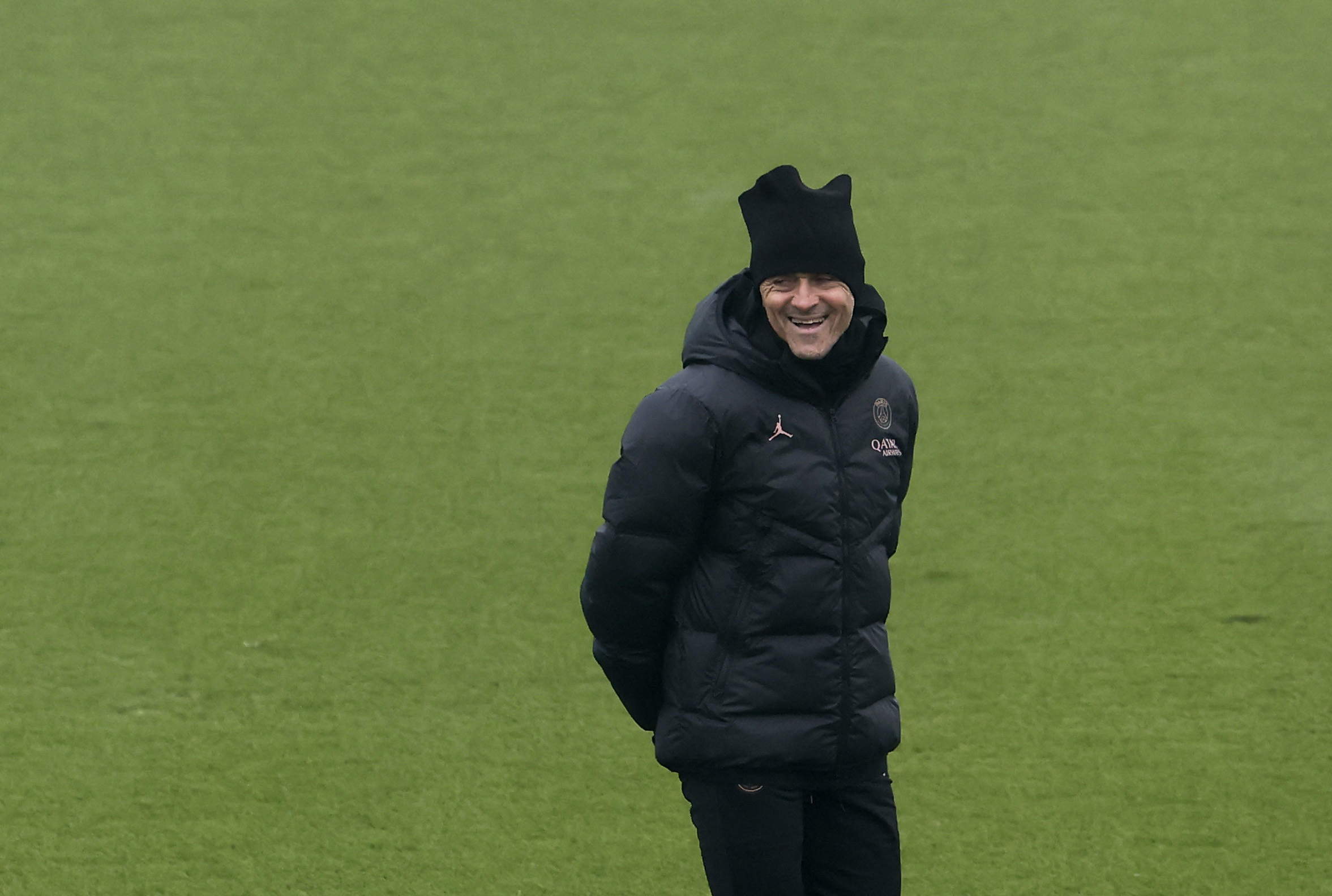 Luis Enrique au centre d'entraînement bonnet