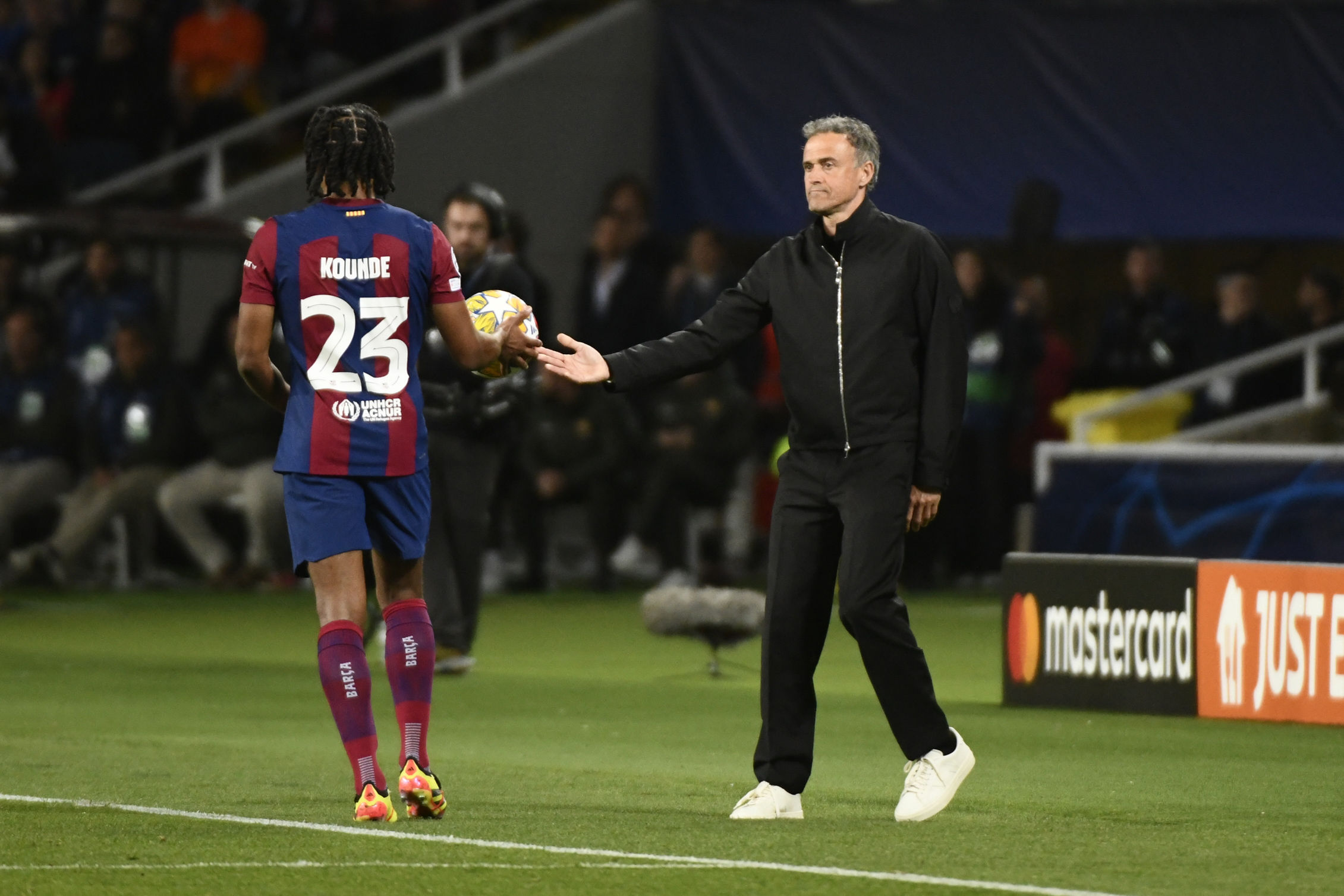 Luis Enrique rend le ballon à Koundé