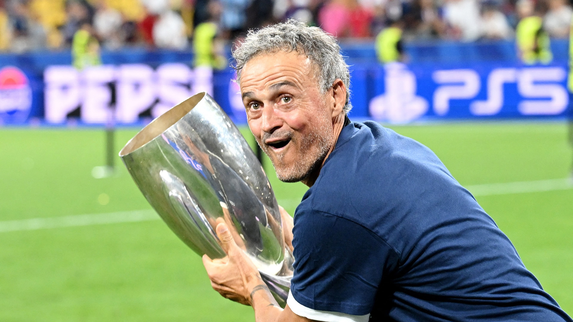 Luis_Enrique_Supercopa_de-Europa_Alex_Ferguson