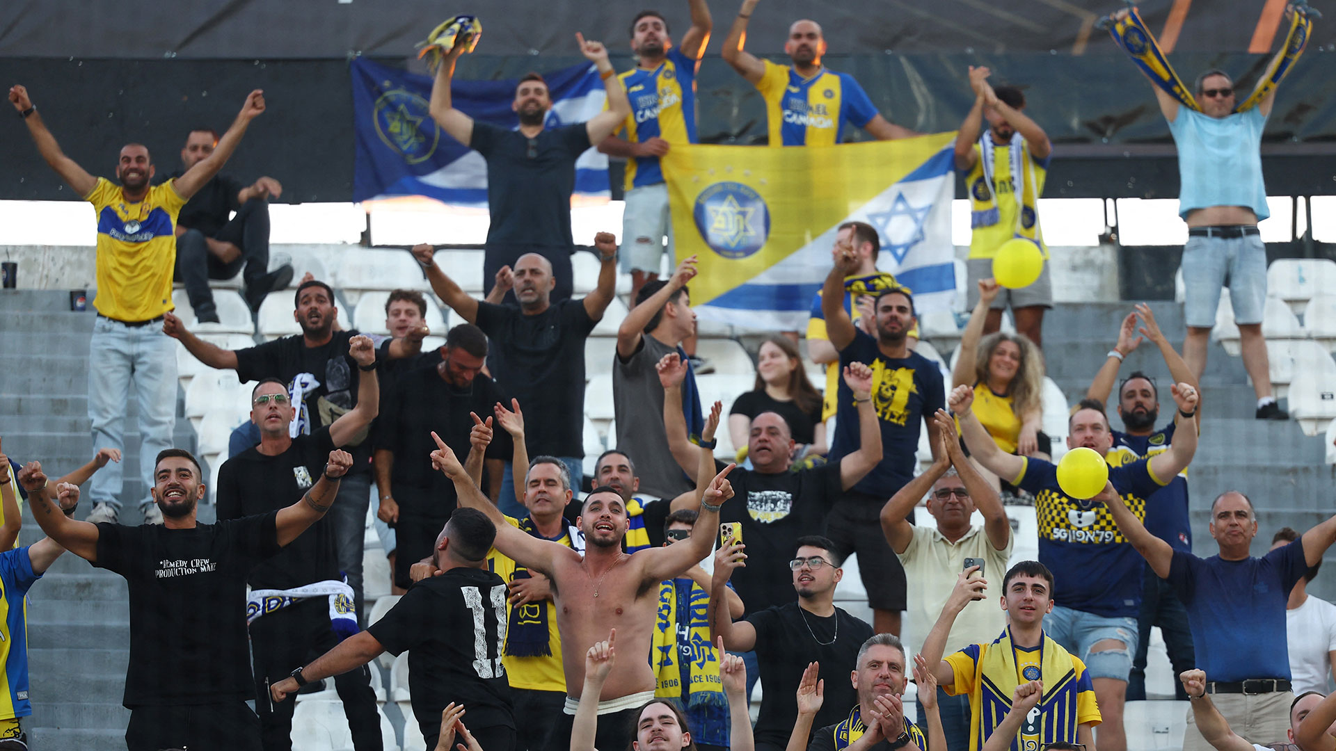 Maccabi fans