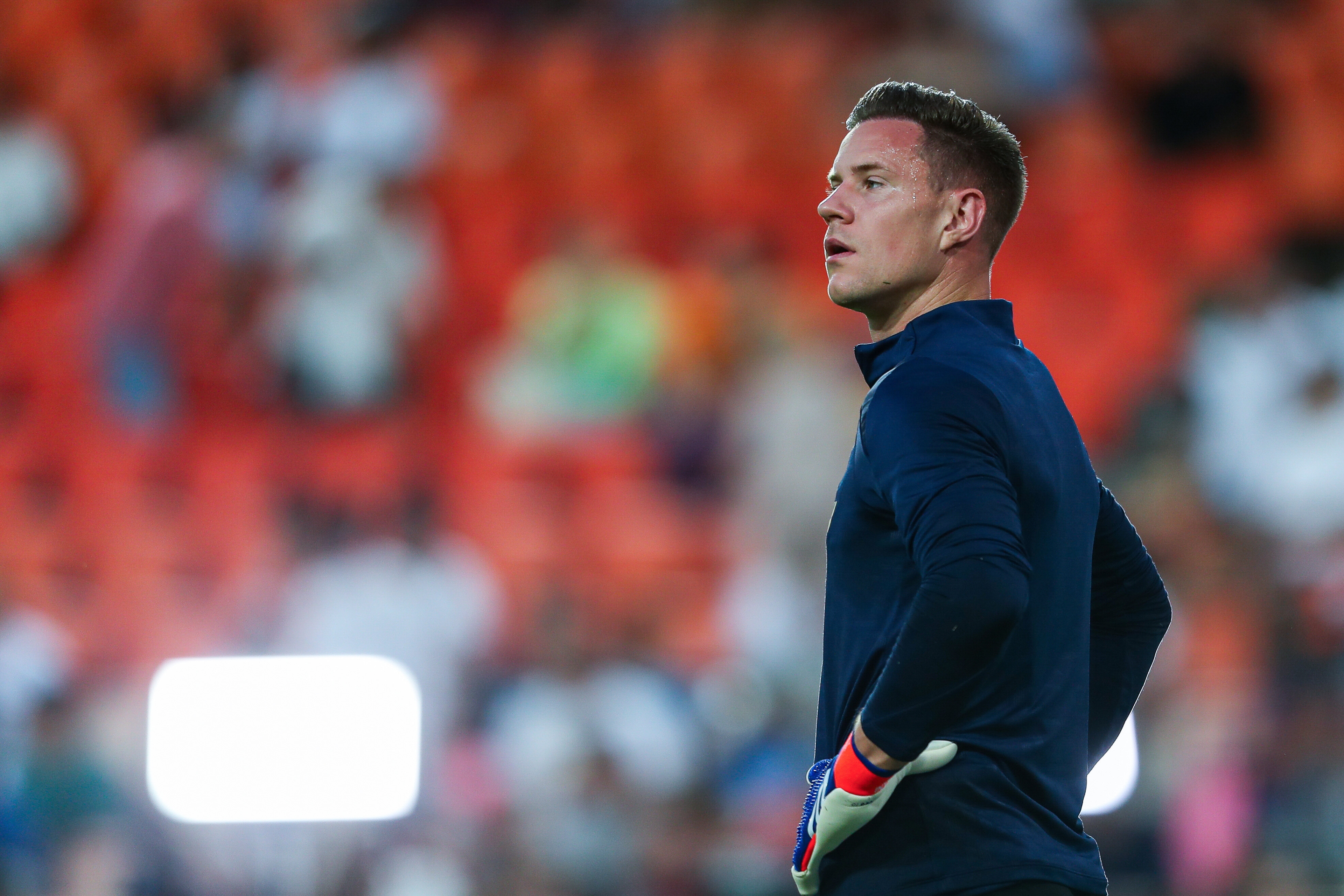 Marc-André Ter Stegen mains sur les hanches