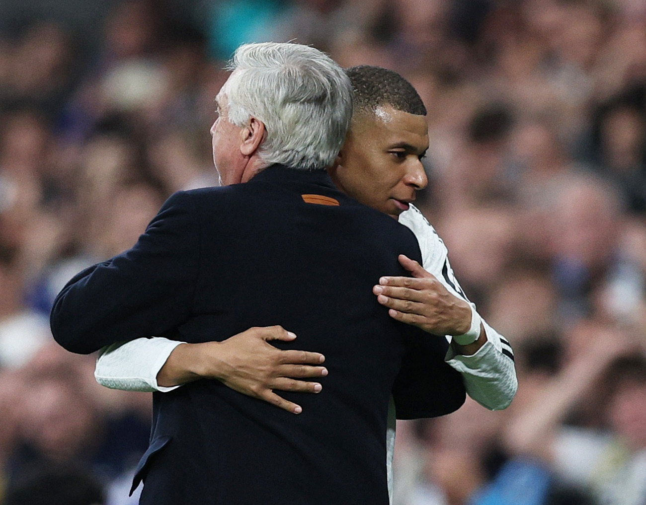 Mbappe Ancelotti embrace