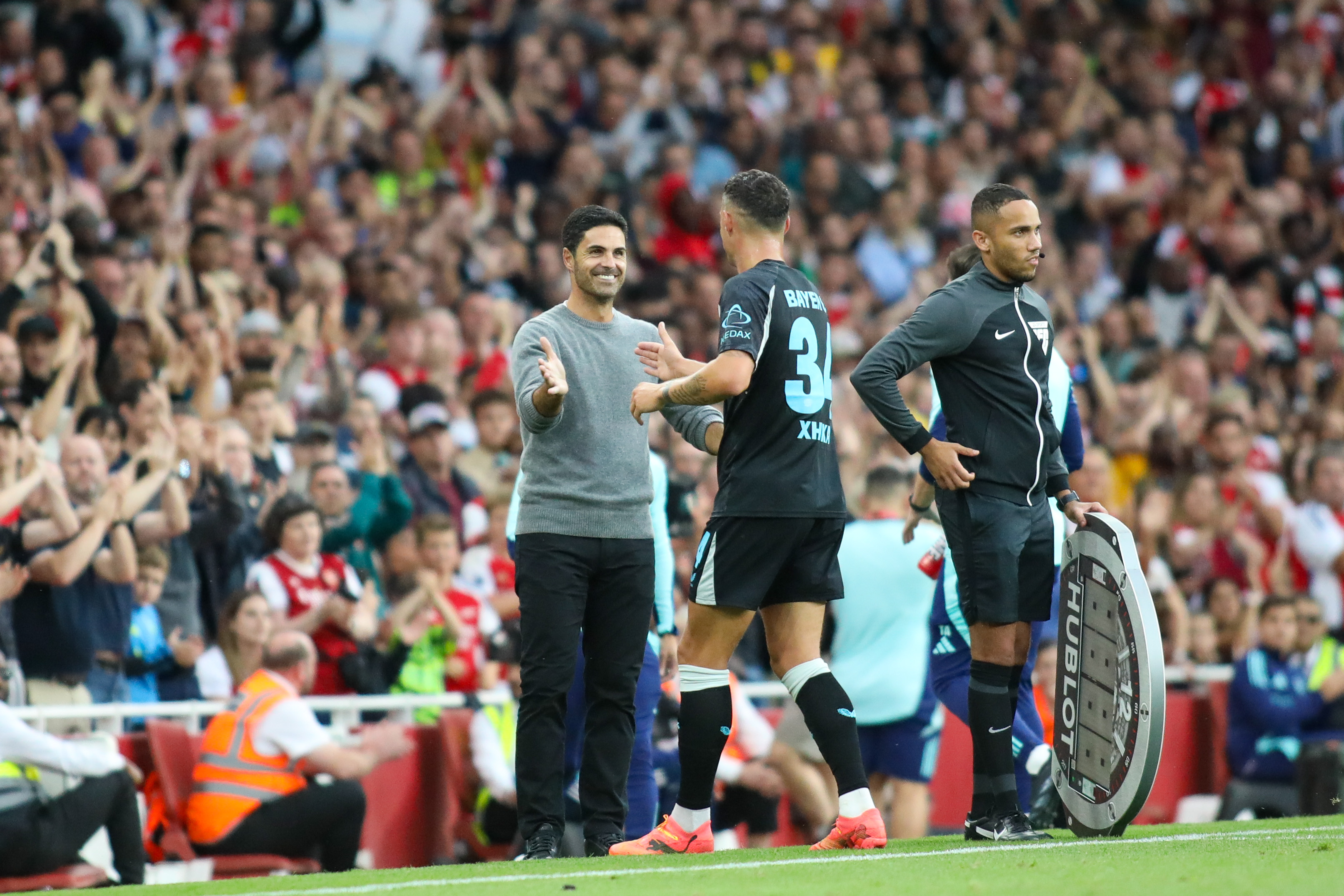 Mikel Arteta souriant