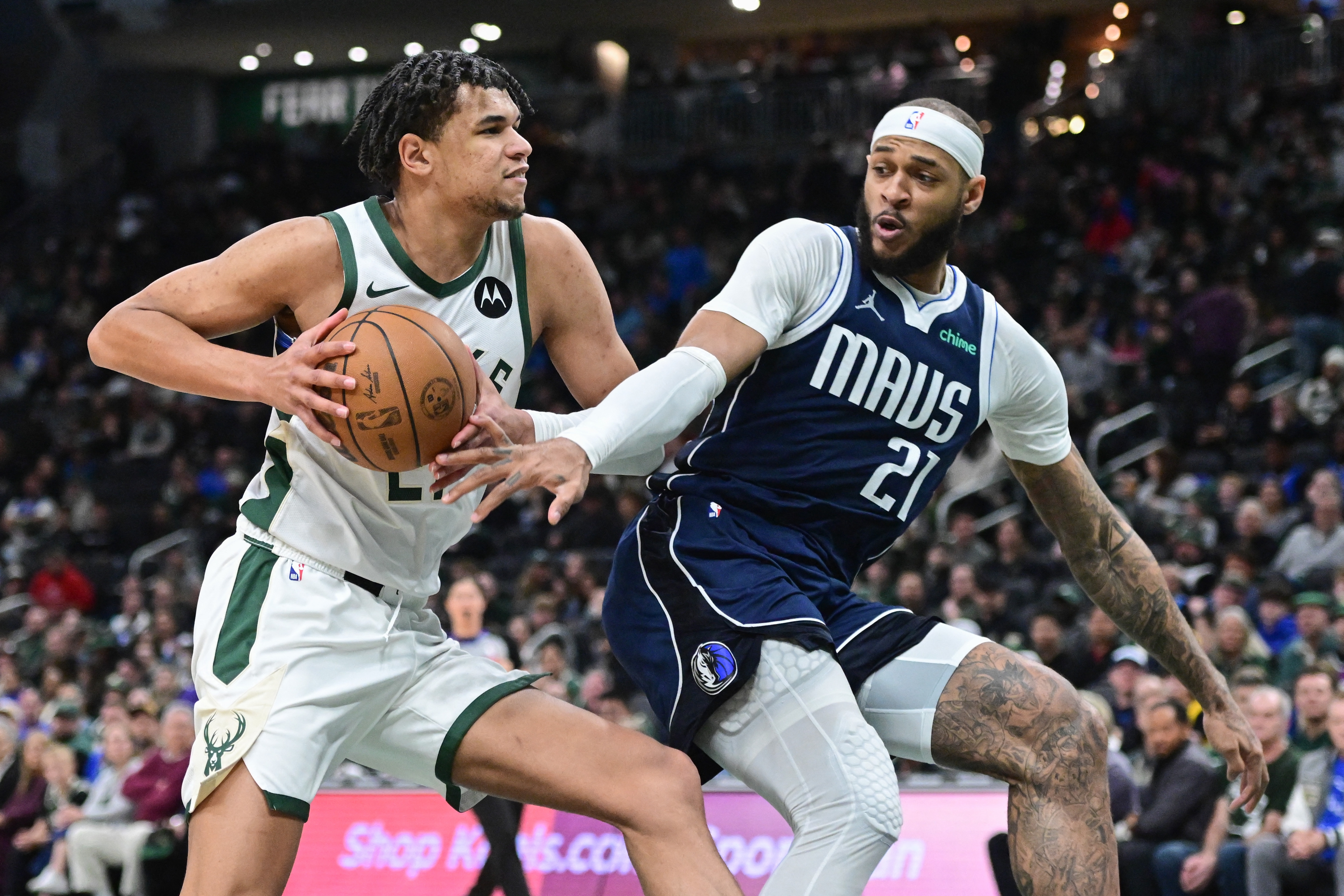 Milwaukee Bucks, Dallas Mavericks