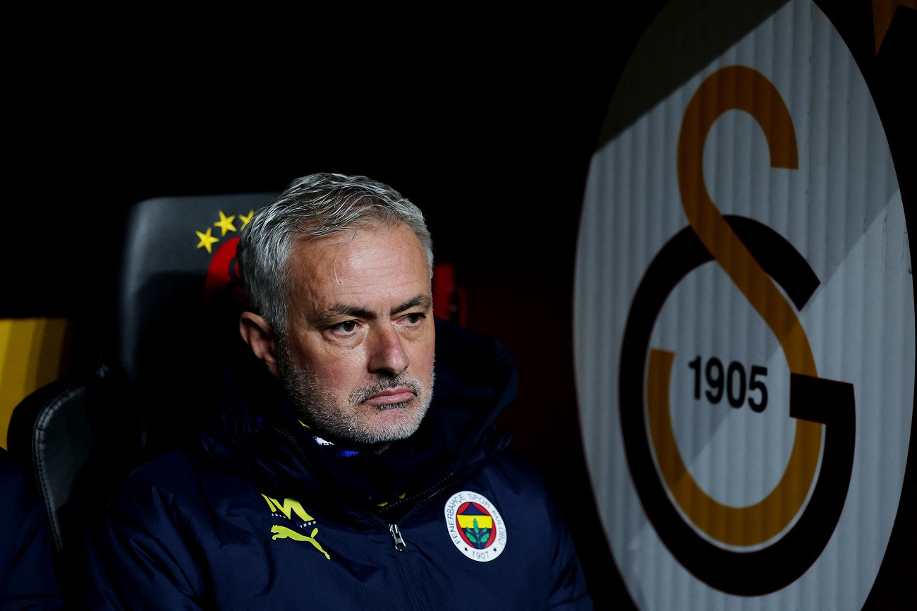 Mourinho with Galatasaray logo