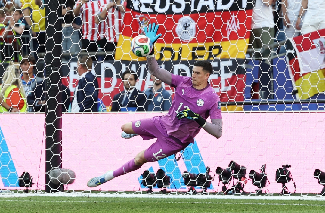 Lille Sign Paraguay International Goalkeeper Orlando Gill