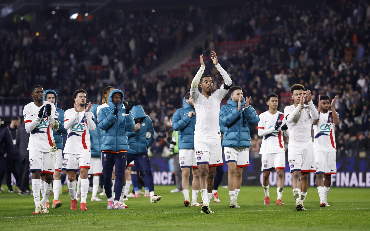 PSG celebrate reaching semi-final