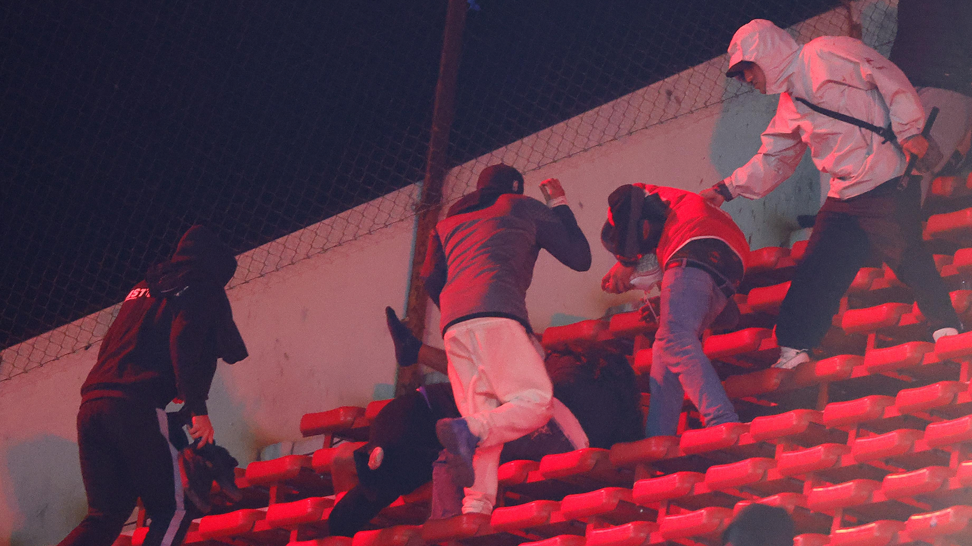 Pelea en las gradas de la Copa Libertadores