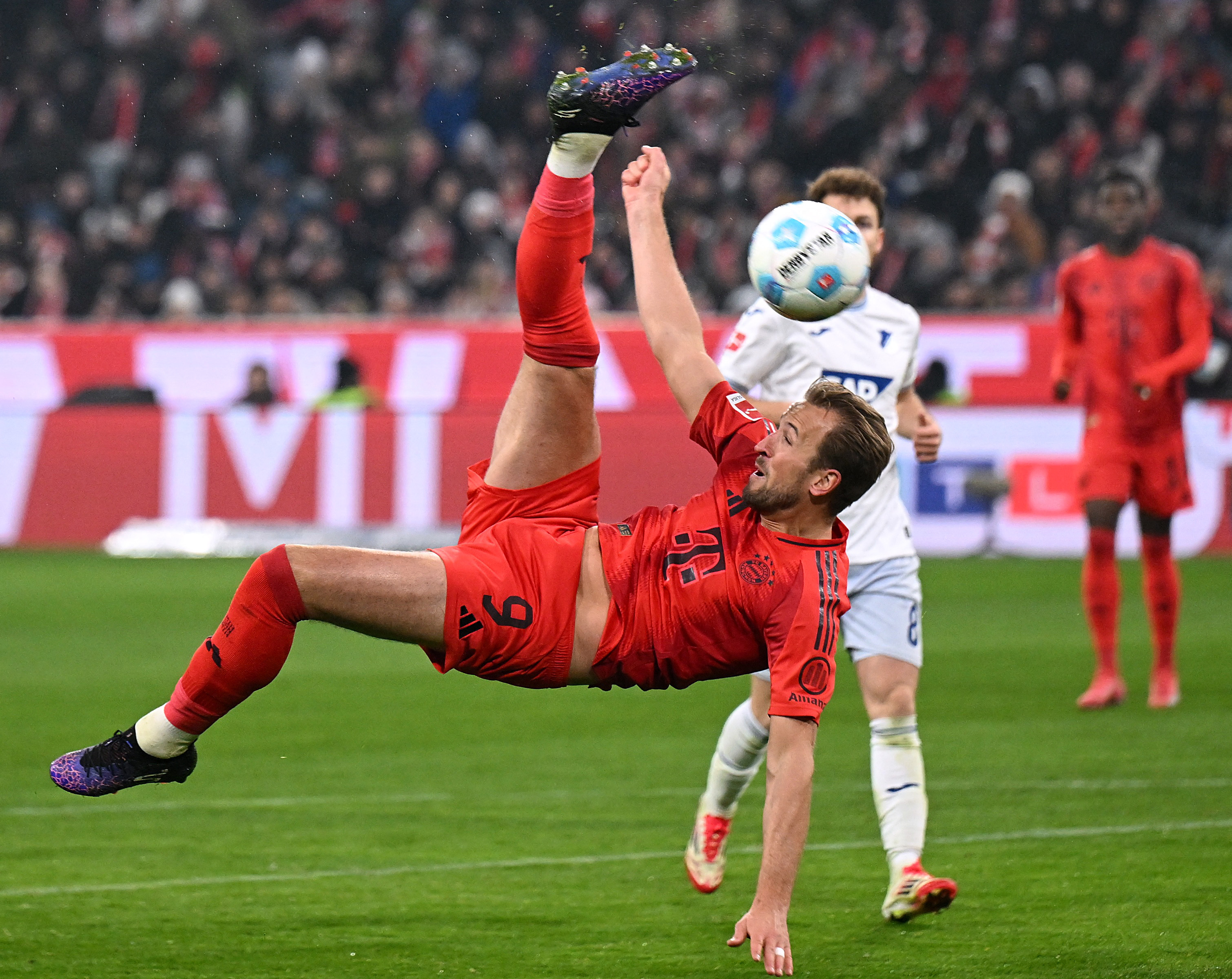 Retourné acrobatique Harry Kane