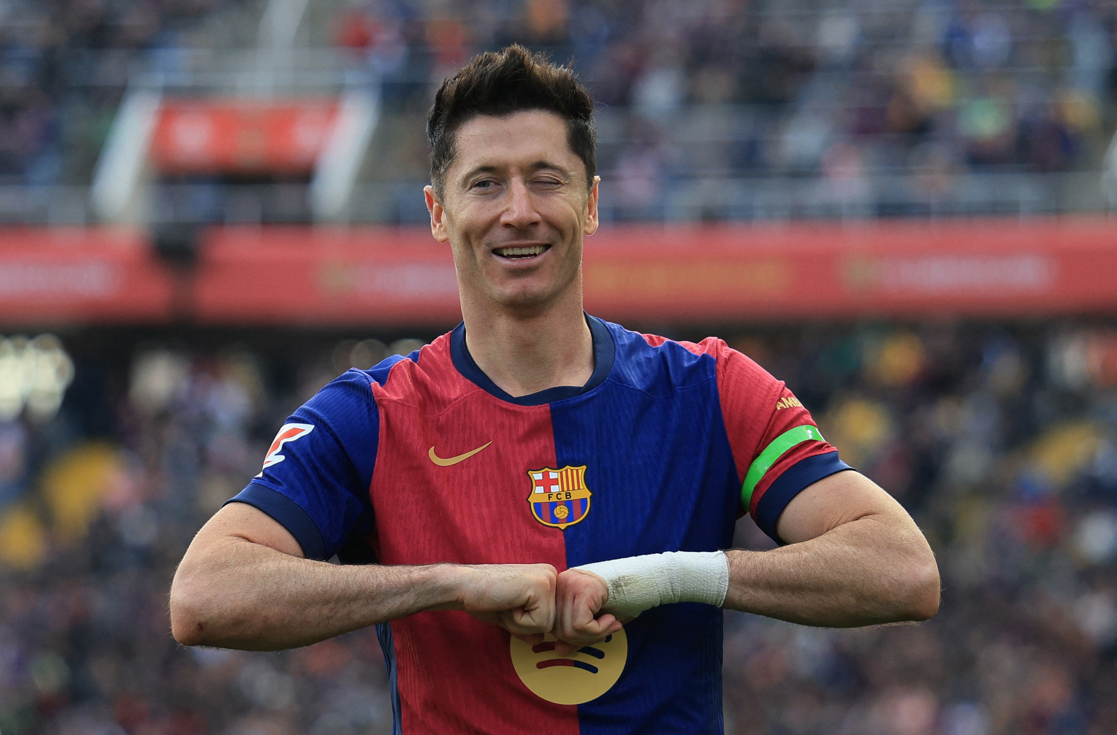 Robert Lewandowski célébration clin d'oeil