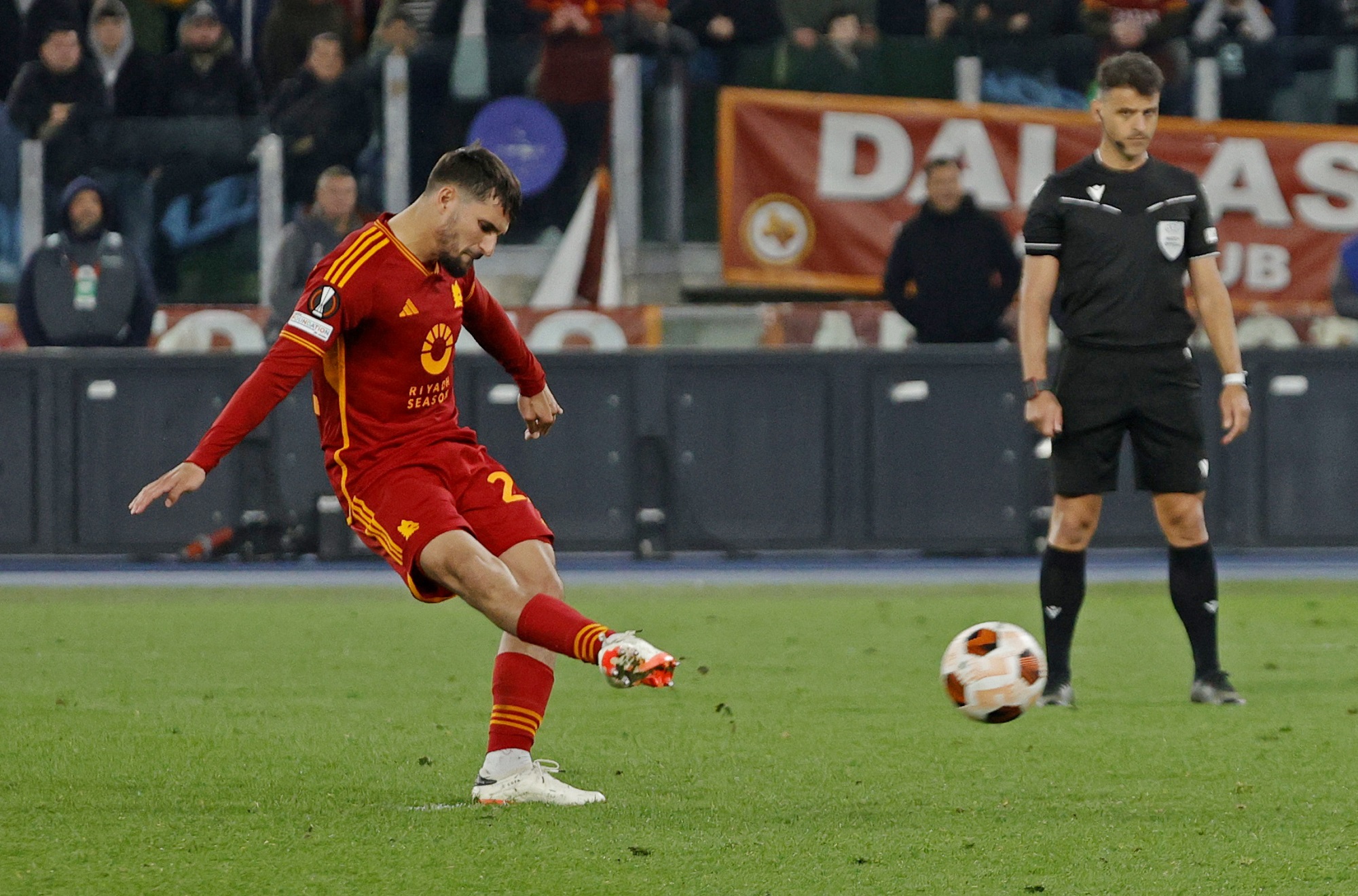 Roma's Houssem Aouar scores